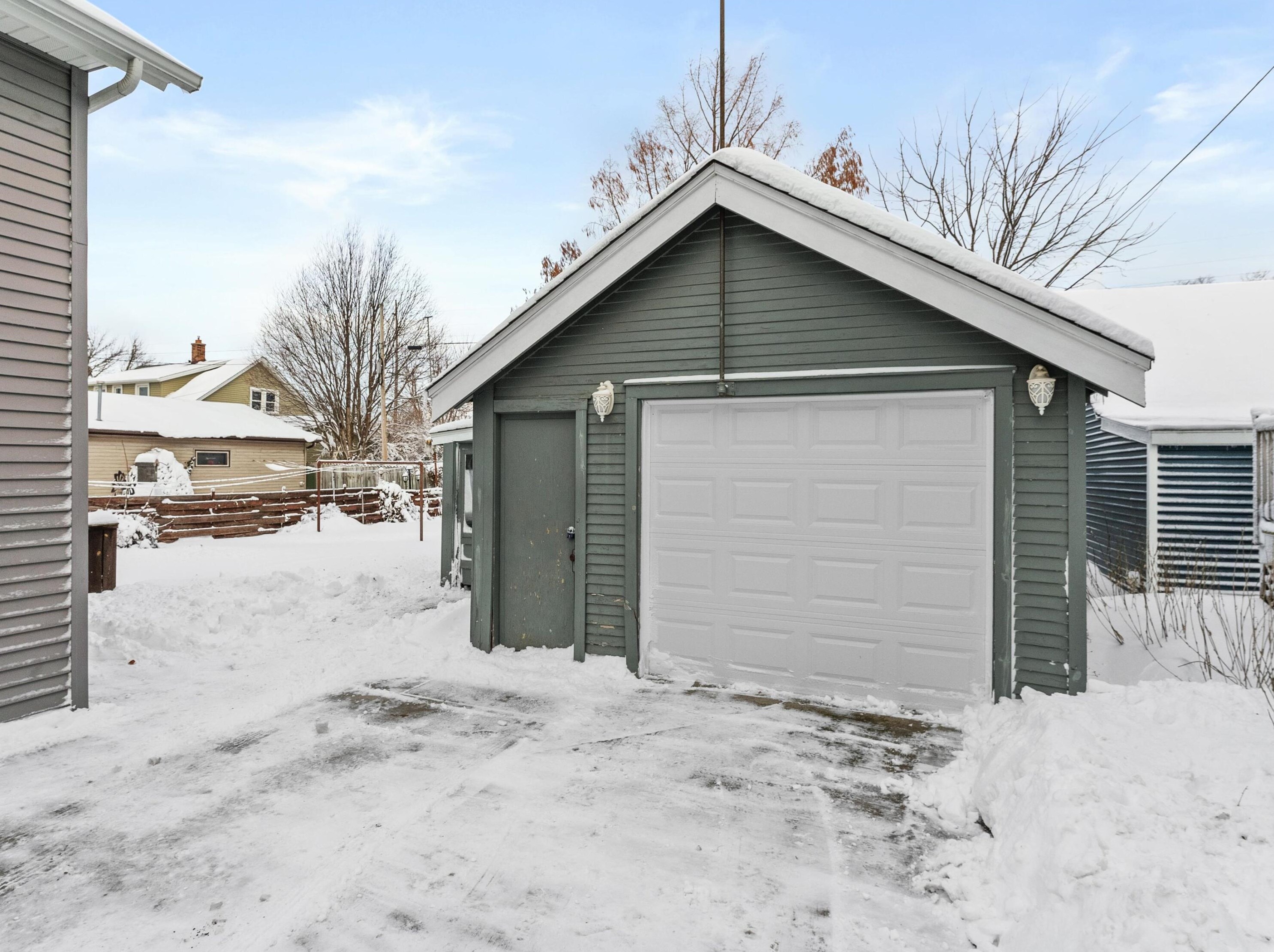 729 S 20th St, Manitowoc, WI 54220