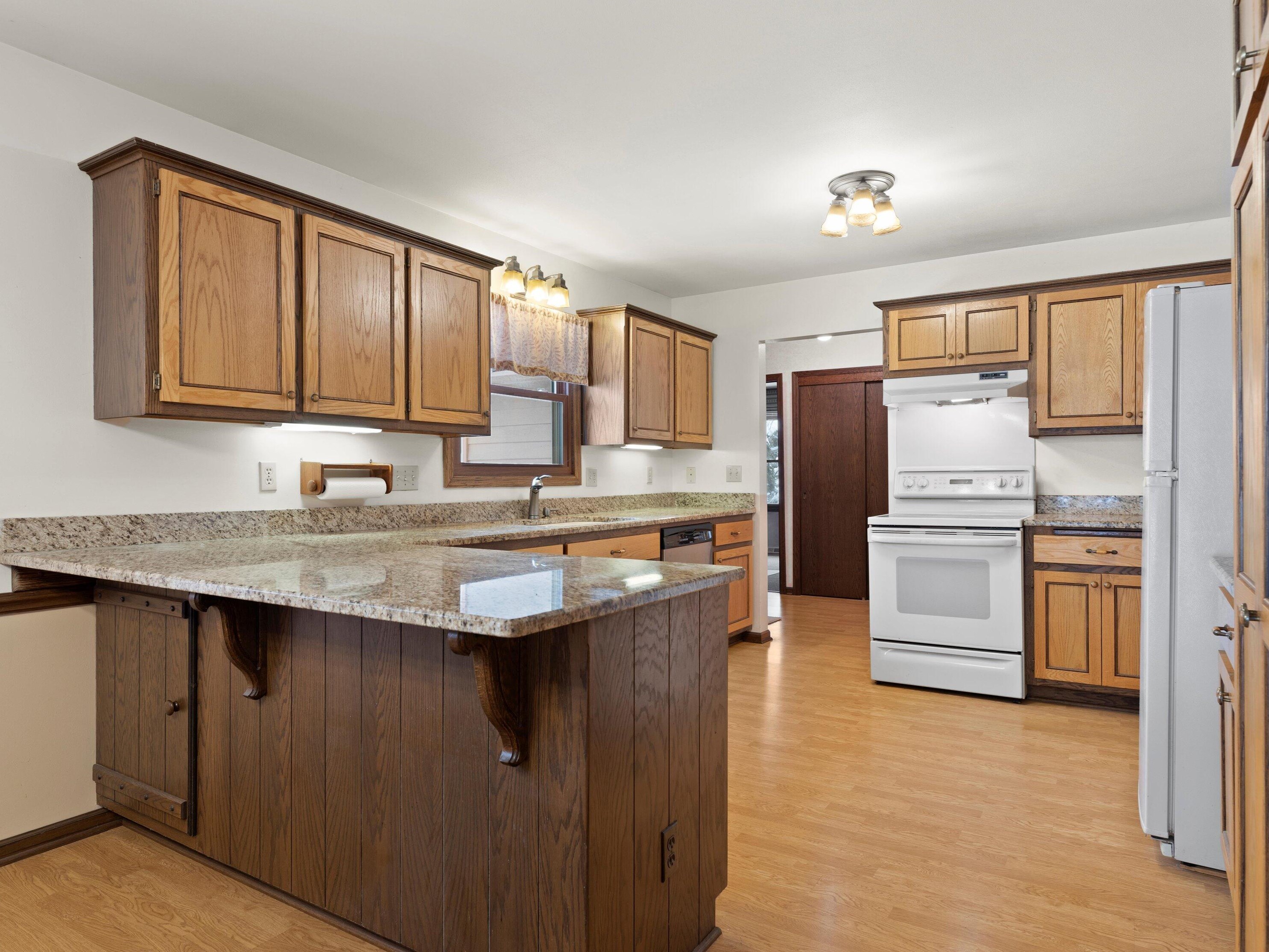 4450 S Regal Manor Dr, Waukesha, WI 53151