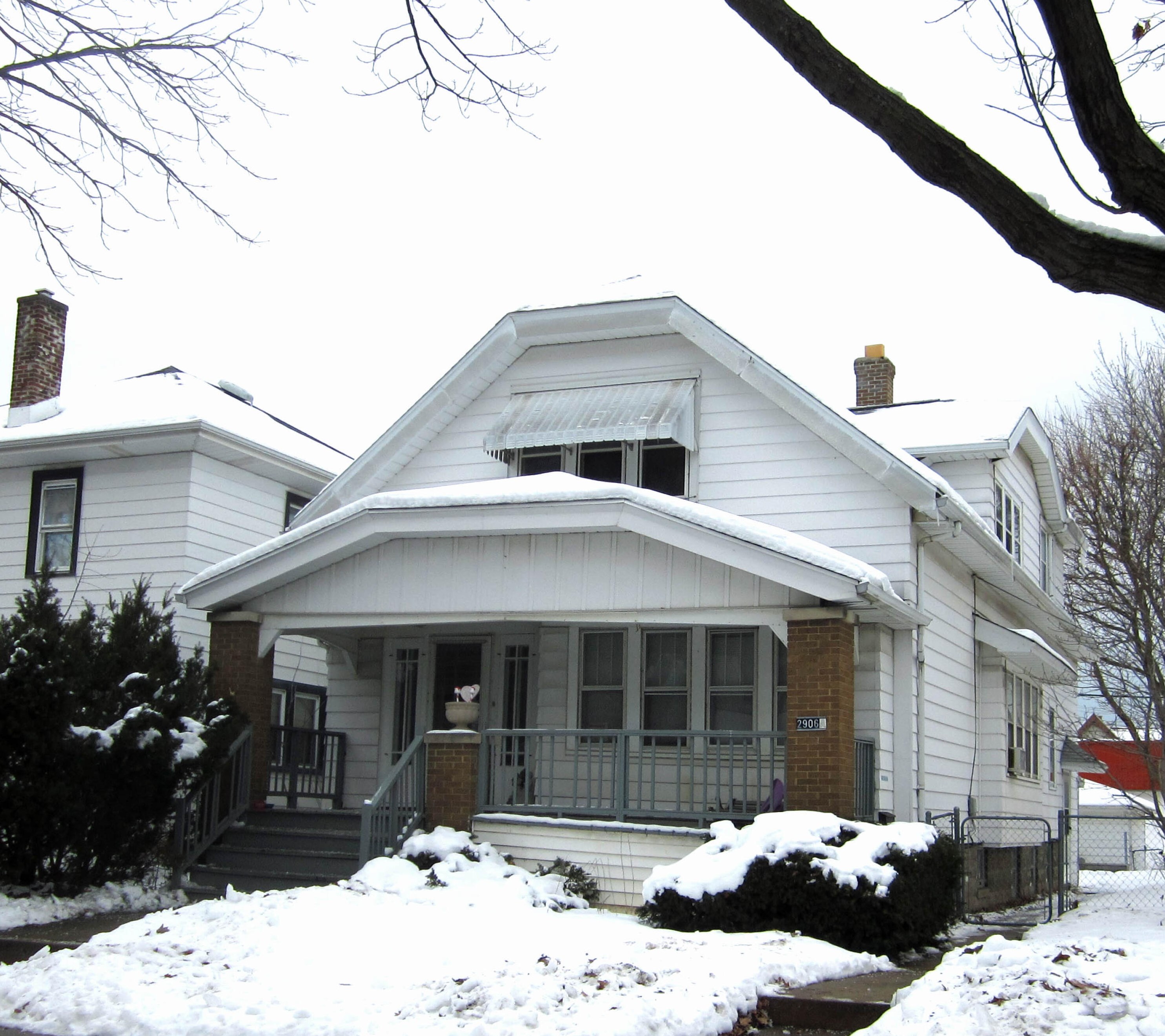 2906 14th St, Milwaukee, WI 53215-3842