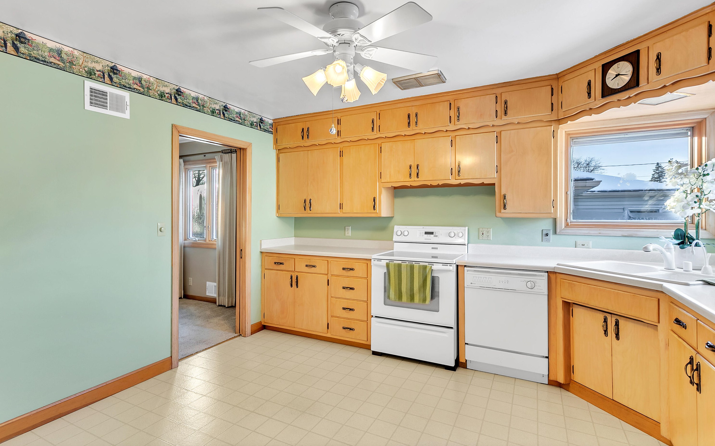 2616 Oregon St, Racine WI  53405-3948 exterior