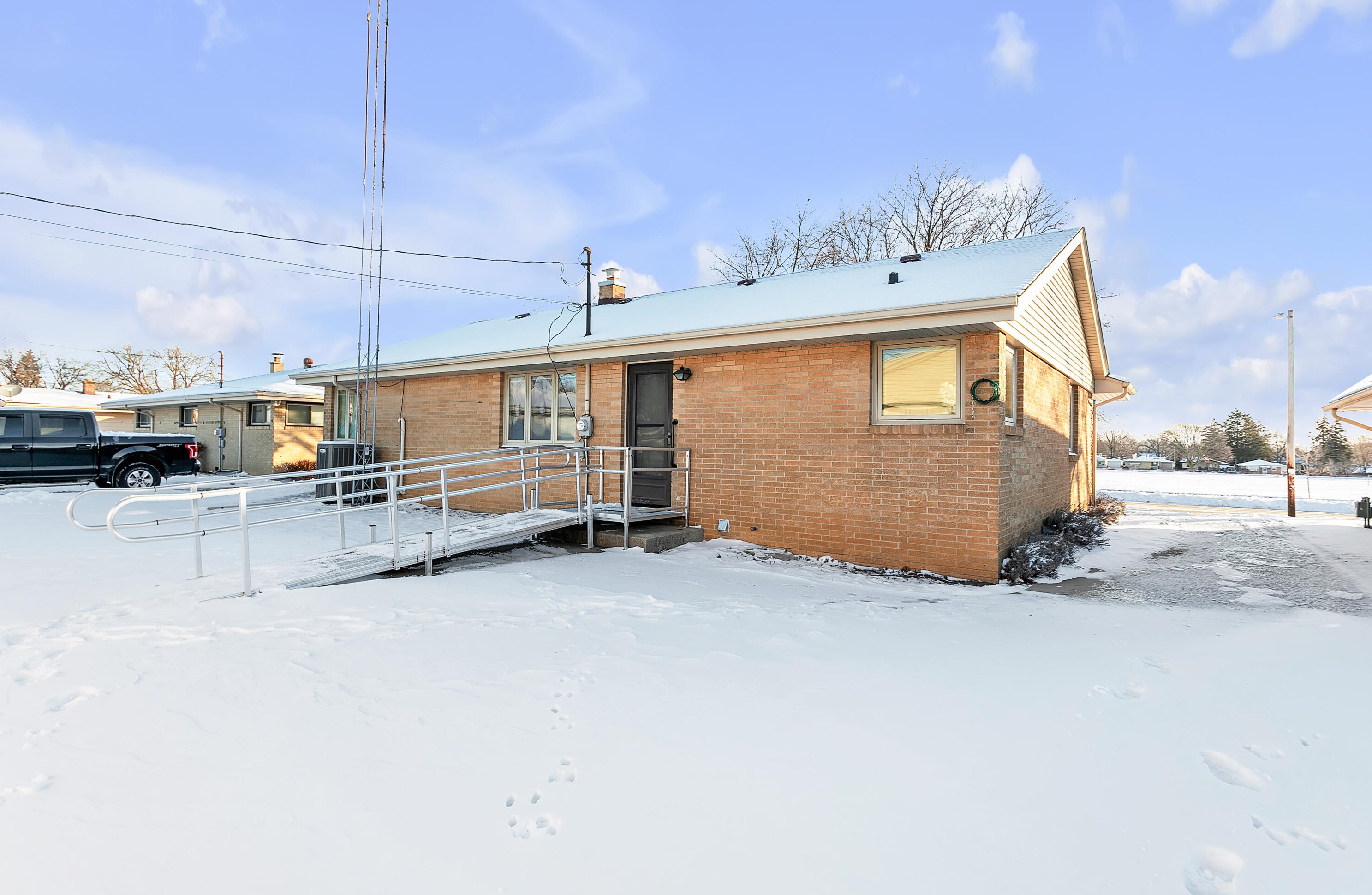 2616 Oregon St, Racine WI  53405-3948 exterior