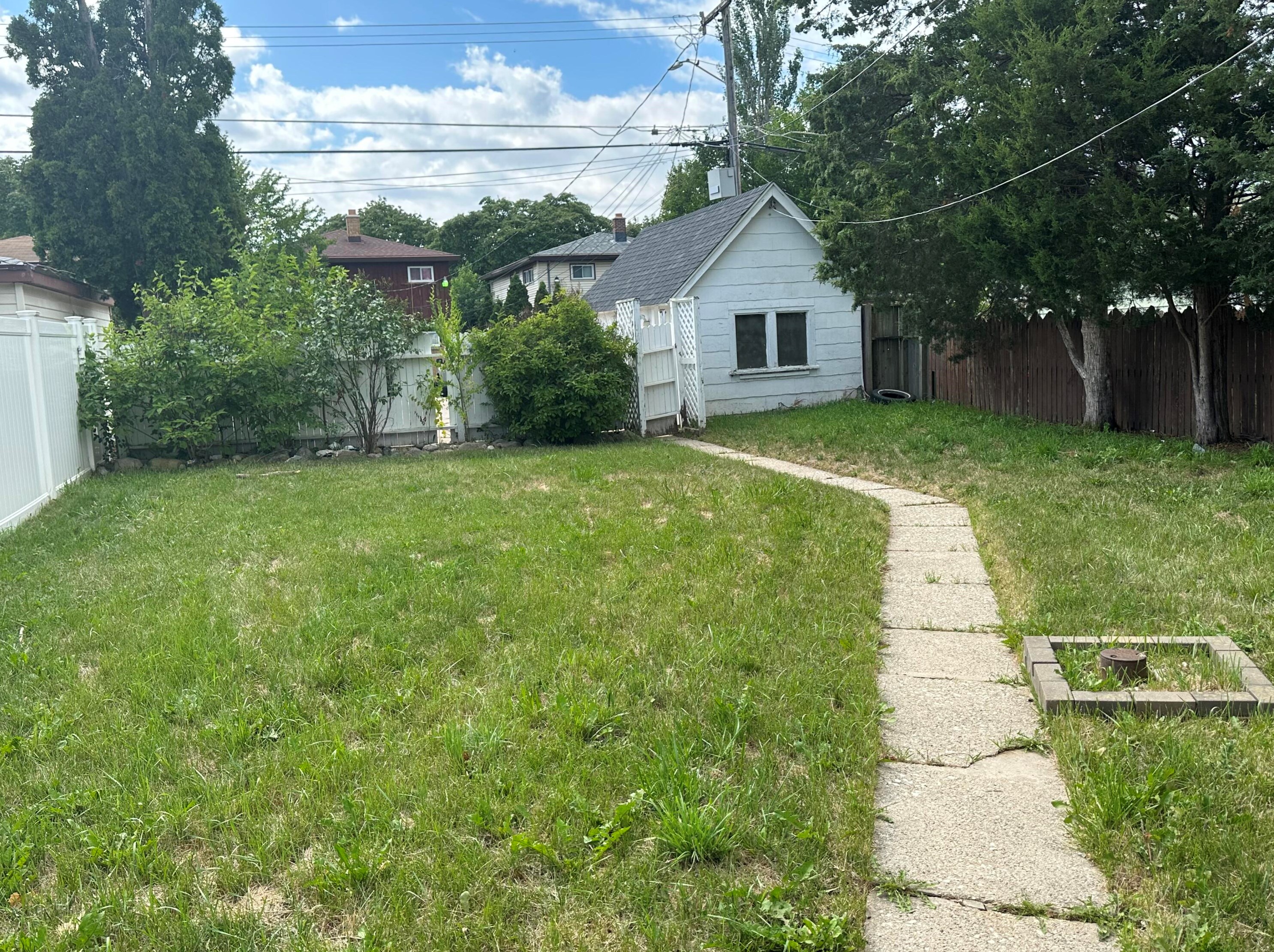 4319 87th St, Milwaukee WI  53222-1799 exterior