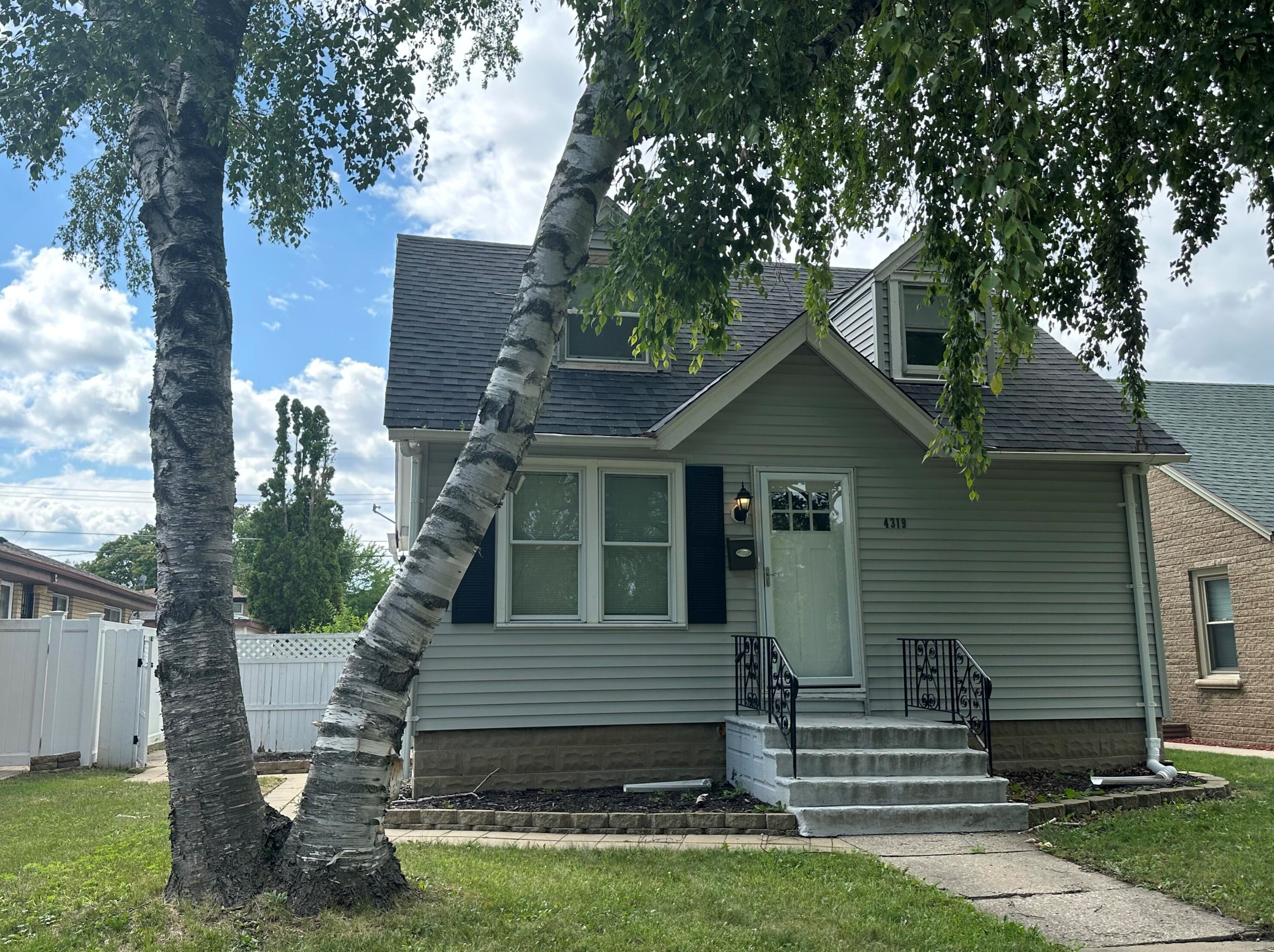 4319 87th St, Milwaukee WI  53222-1799 exterior