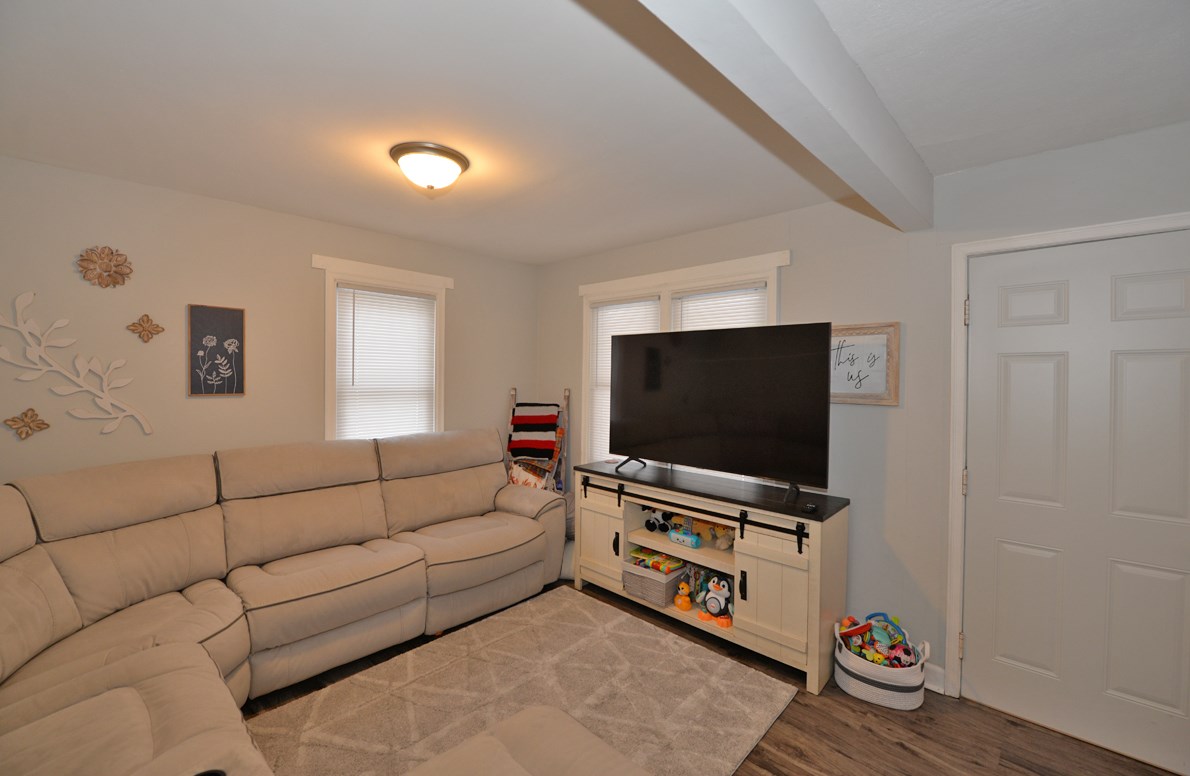 932 S Emmertsen Rd, Racine, WI 53406