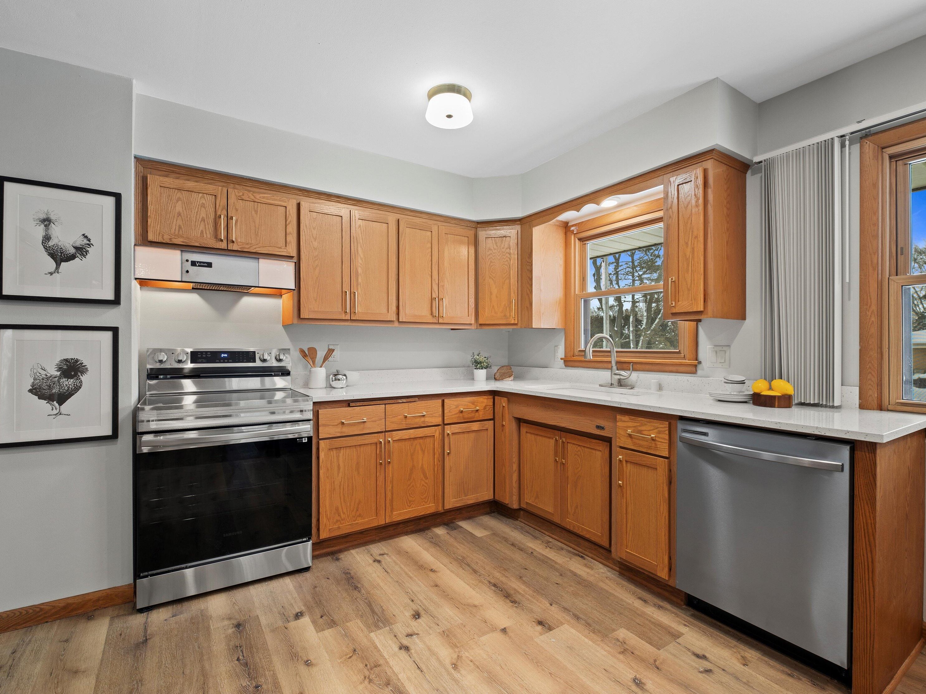 5230 Raven Dr, Greendale WI  53129-2814 exterior
