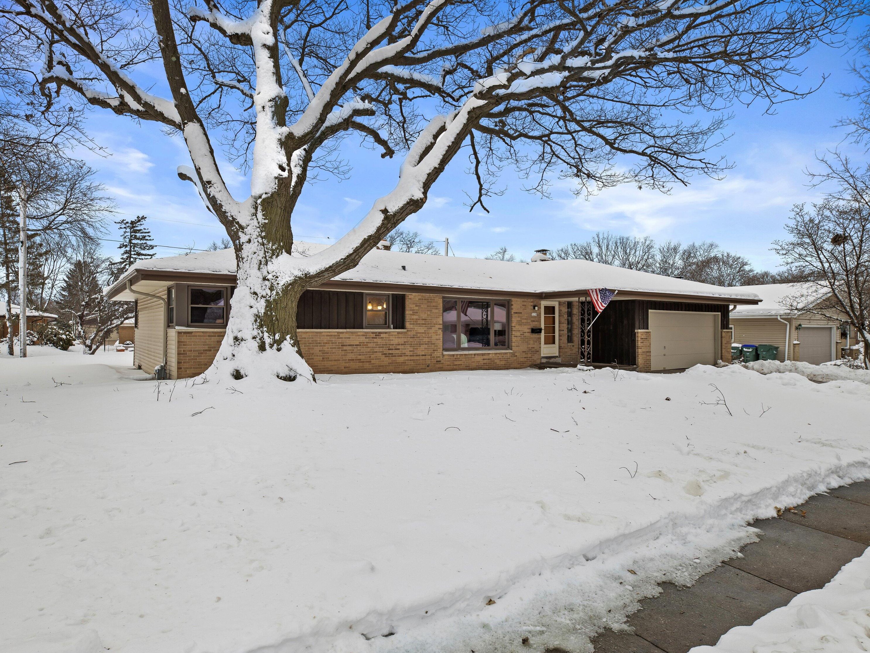5230 Raven Dr, Greendale WI  53129-2814 exterior
