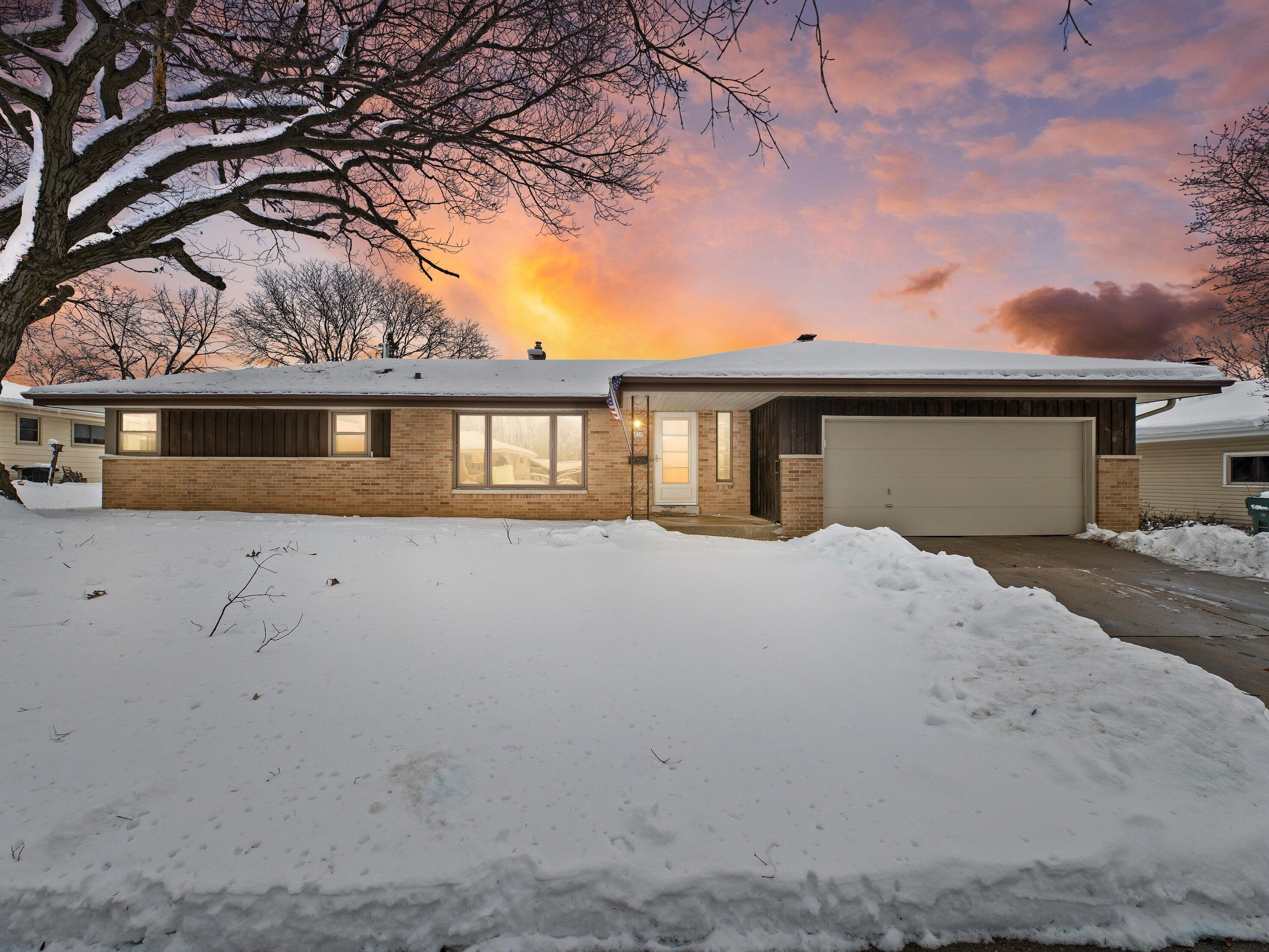 5230 Raven Dr, Greendale WI  53129-2814 exterior