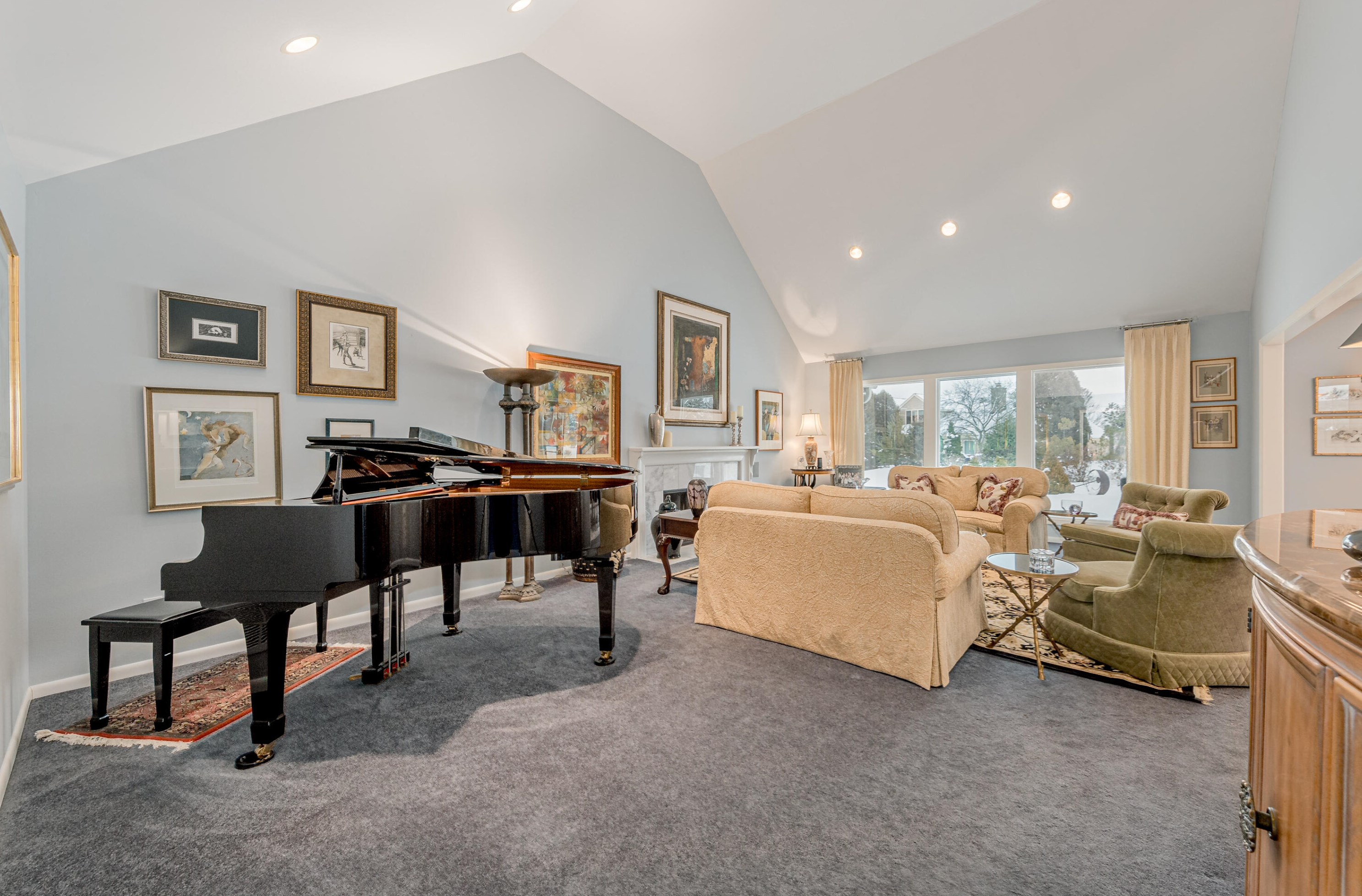 2639 W Lake Forest Ct, Thiensville, WI 53092