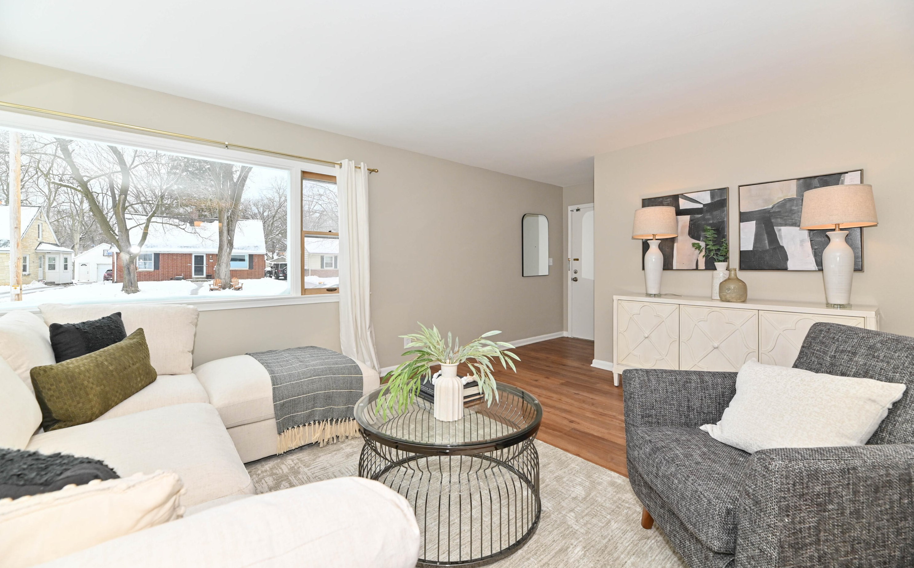 5741 Sievers Pl, Milwaukee, WI 53209-4543