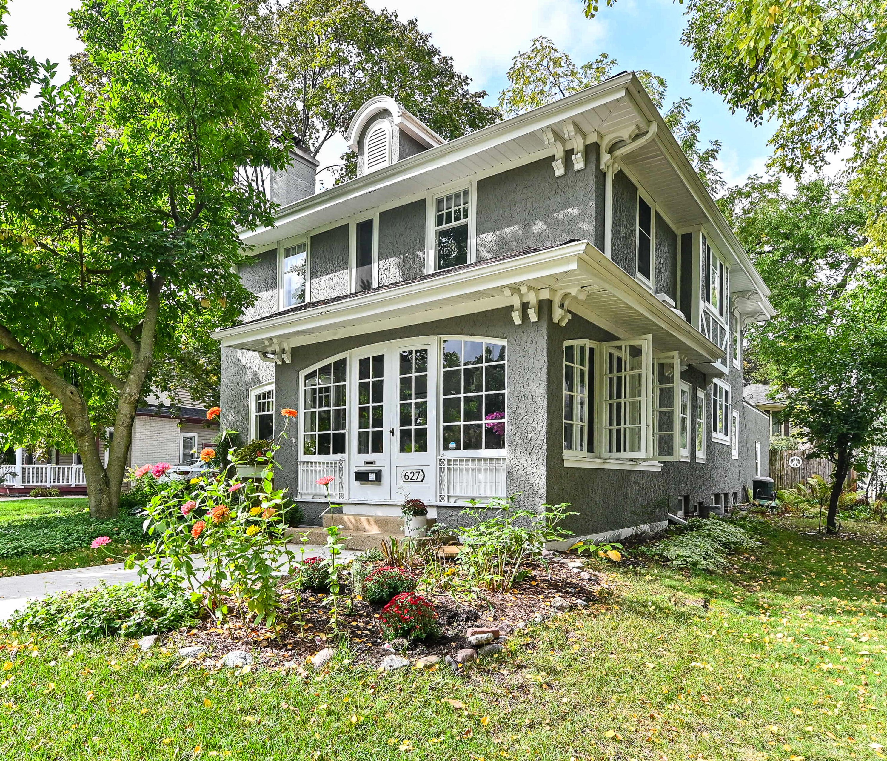 627 68th St, Milwaukee, WI 53213-3956