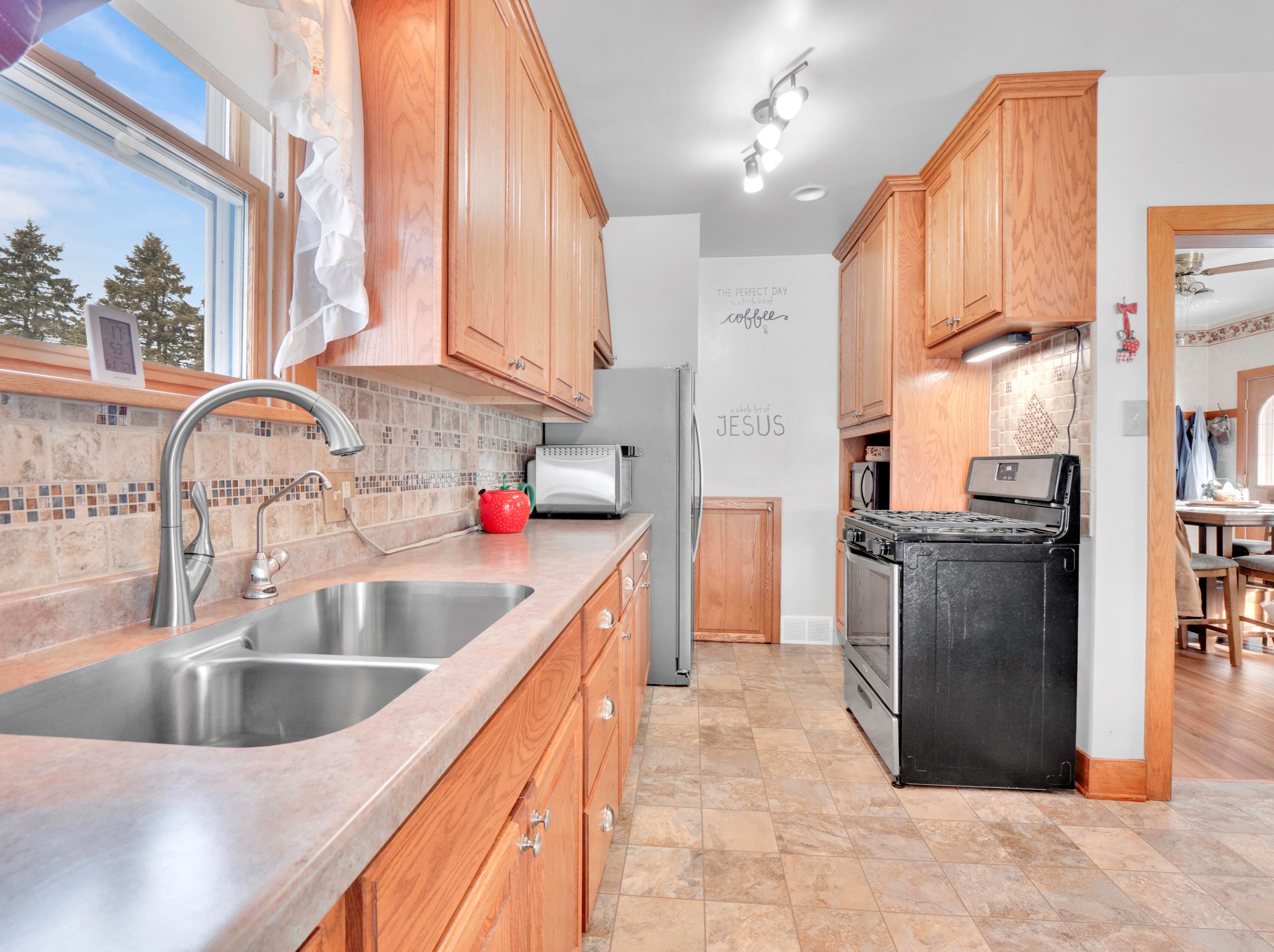 9817 Old 151 Rd, Manitowoc, WI 54220