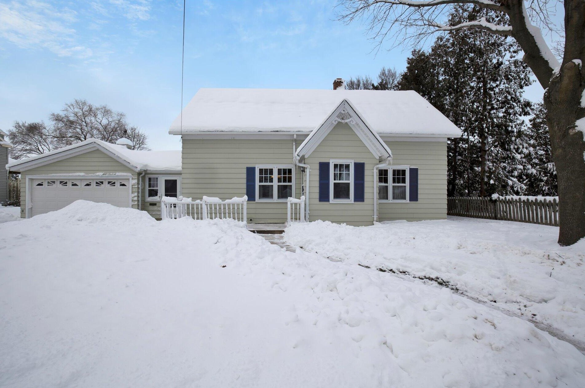 1711 10th Ave, Grafton, WI 53024