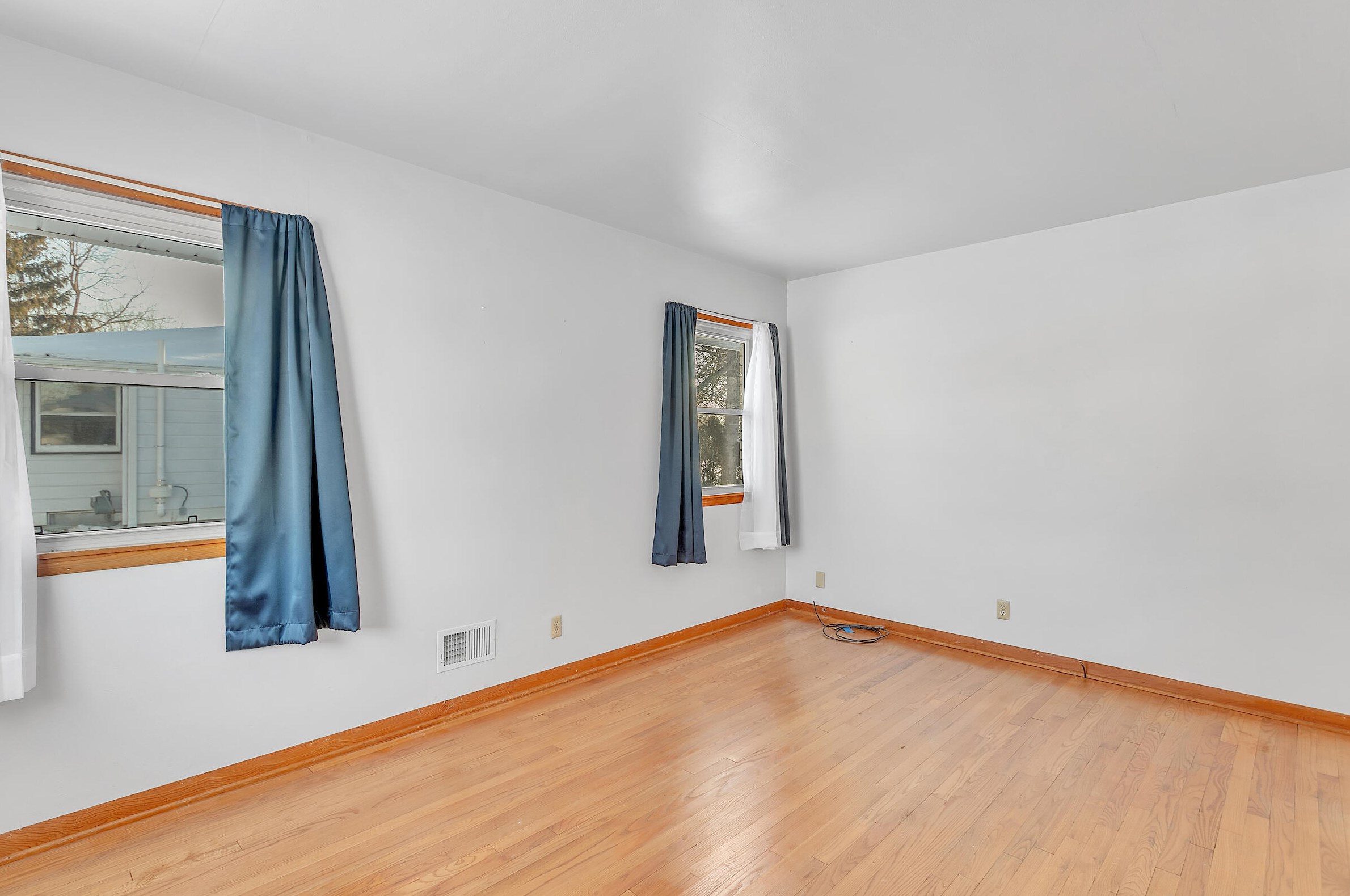 3881 Obrien Rd, Oak Creek WI  53154-6019 exterior