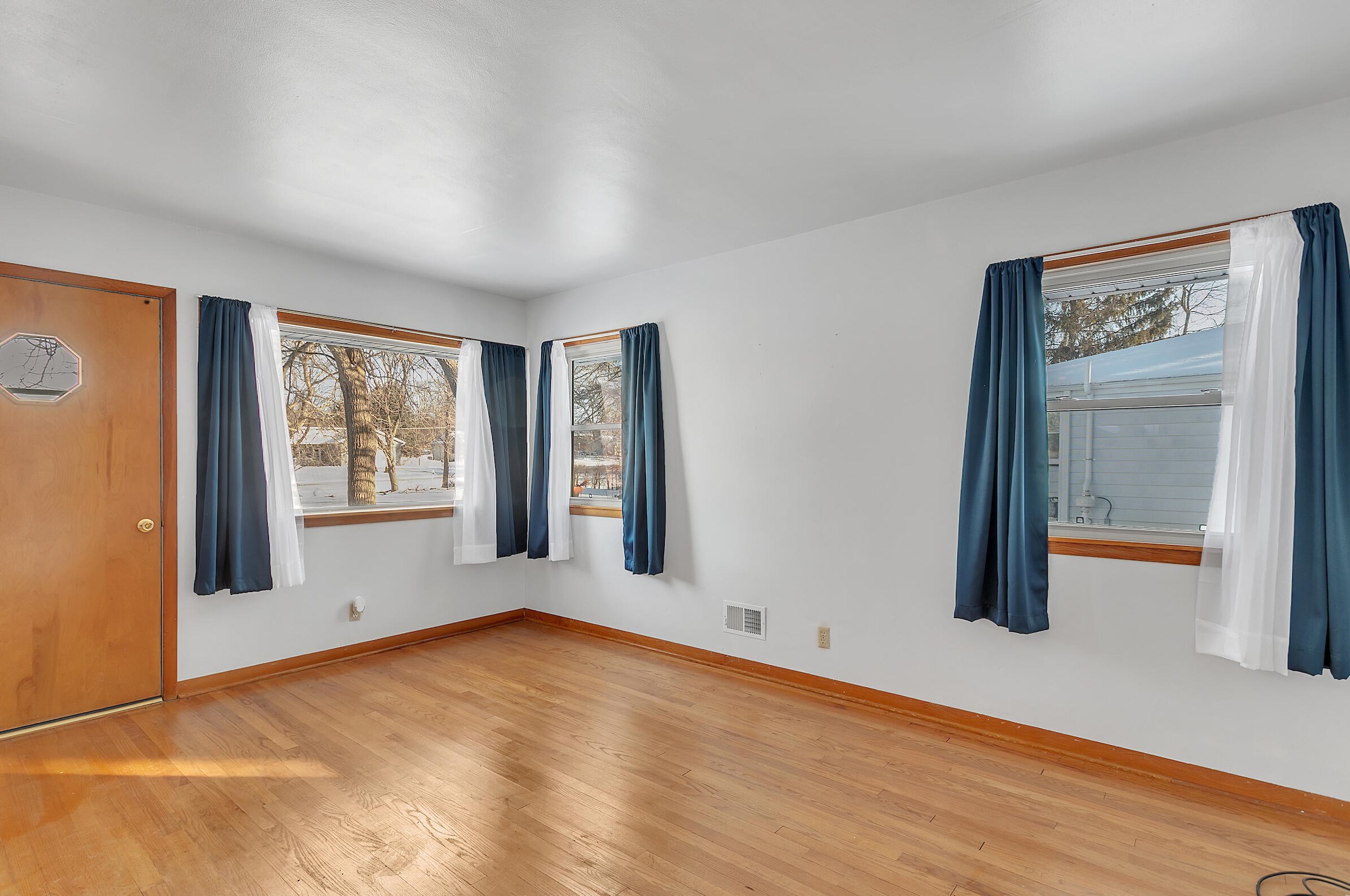 3881 Obrien Rd, Oak Creek WI  53154-6019 exterior