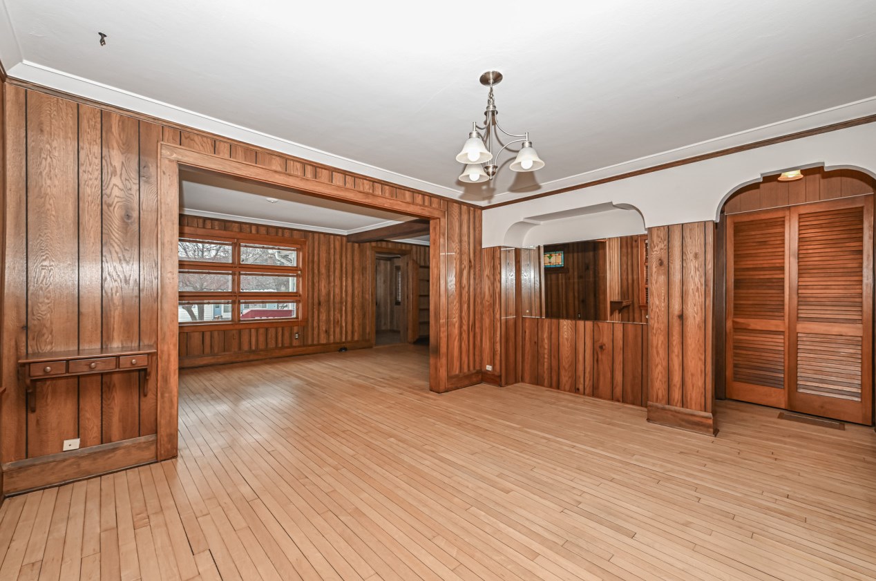 323 Marquette Ave, South Milwaukee, WI 53172