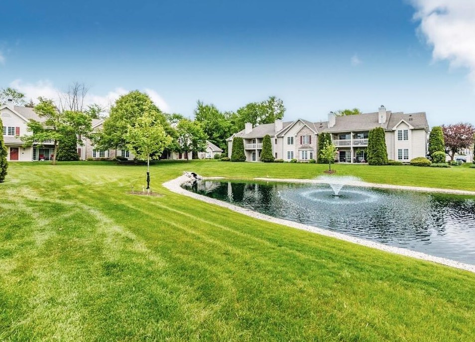 174 Westfield Way, Pewaukee WI  53072-6565 exterior