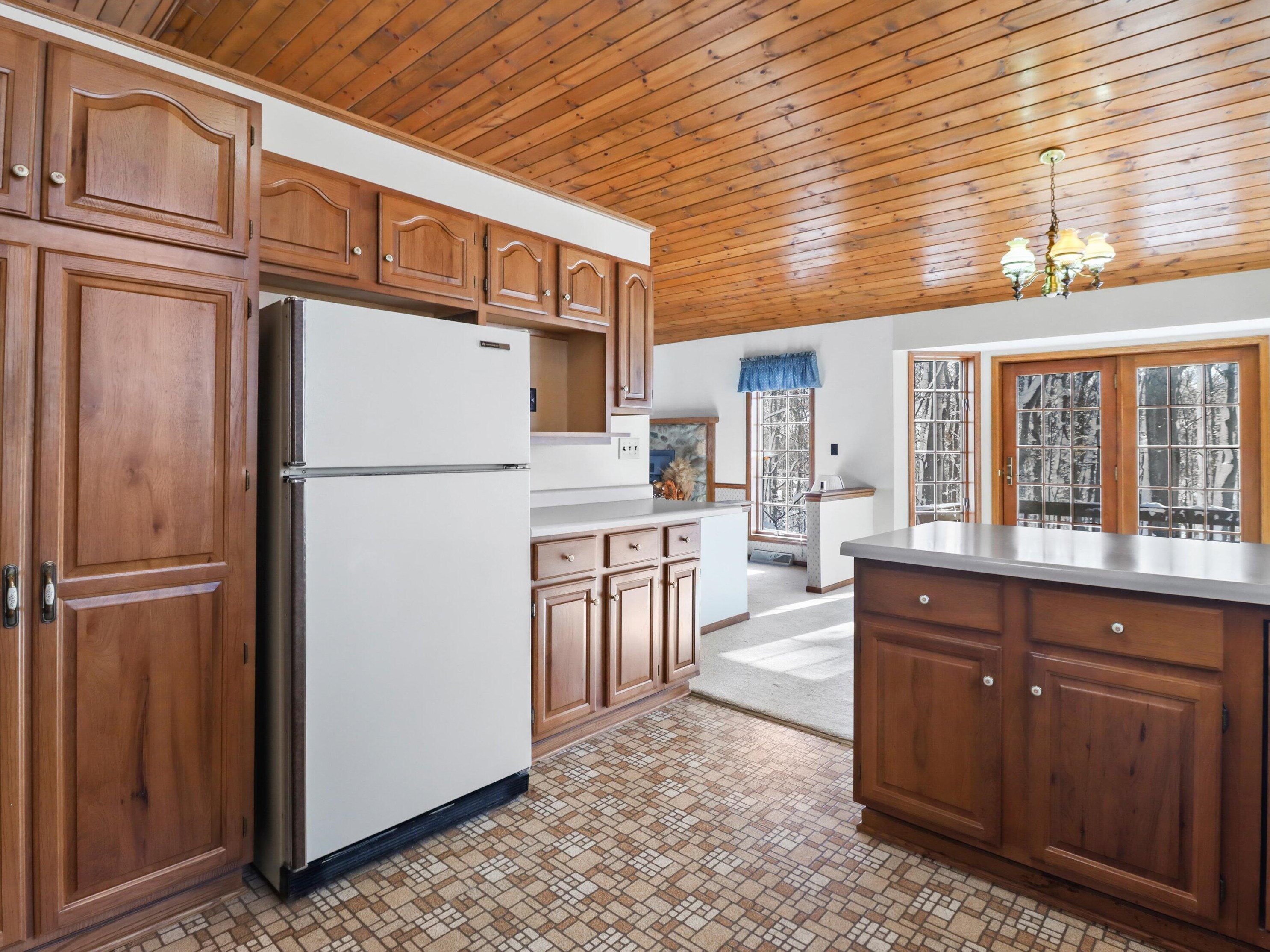 2517 Pleasant Valley Rd, Jackson, WI 53037
