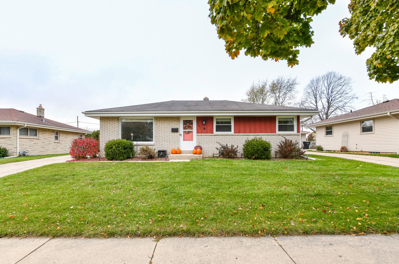 5727 Elaine Ave, Cudahy WI  53110-2517 exterior
