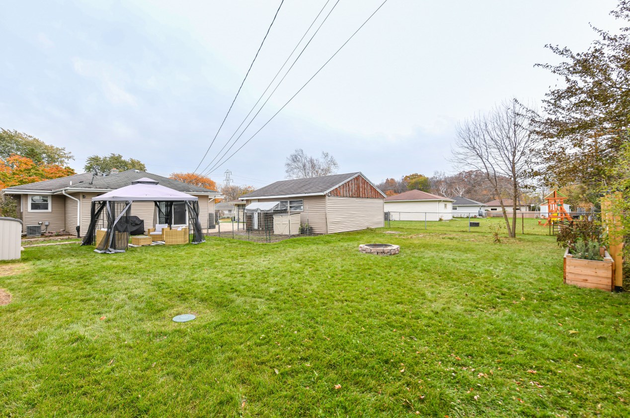 5727 Elaine Ave, Cudahy WI  53110-2517 exterior