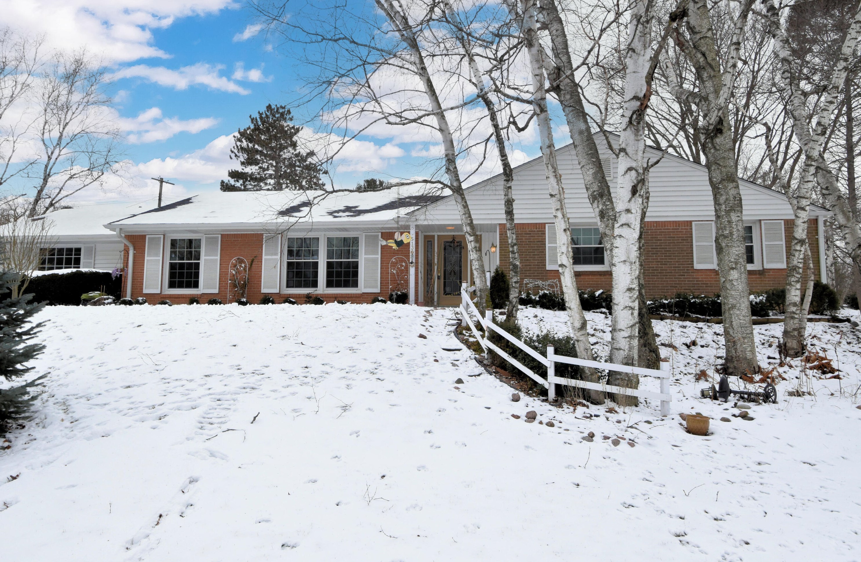 5136 Valley Trl, Racine, WI 53402-2349