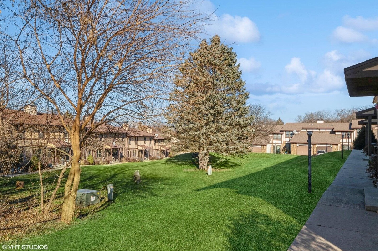 520 Manchester Ln, Chenequa, WI 53029