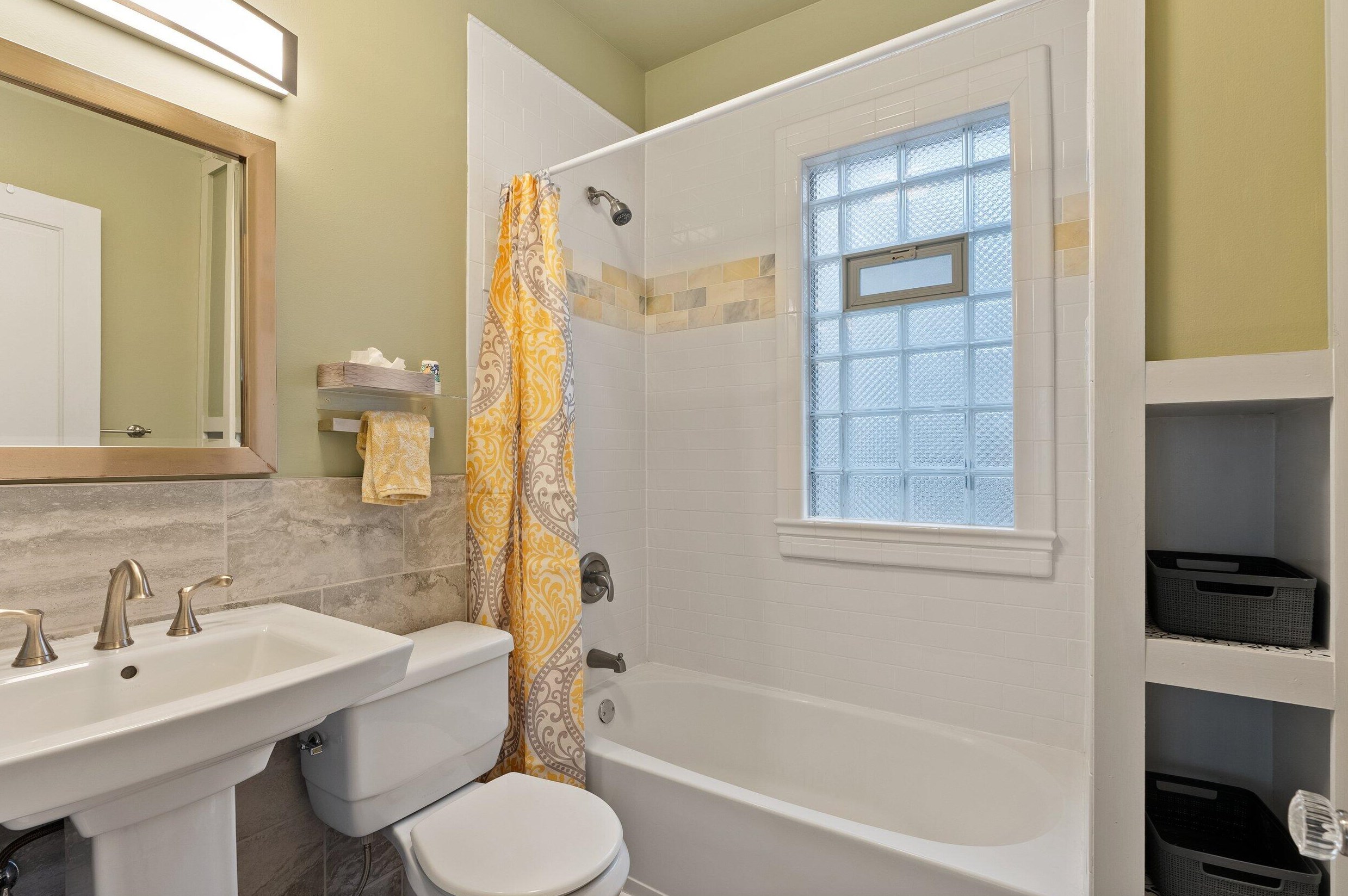 3250 Booth St, Milwaukee WI 53212-2136 exterior