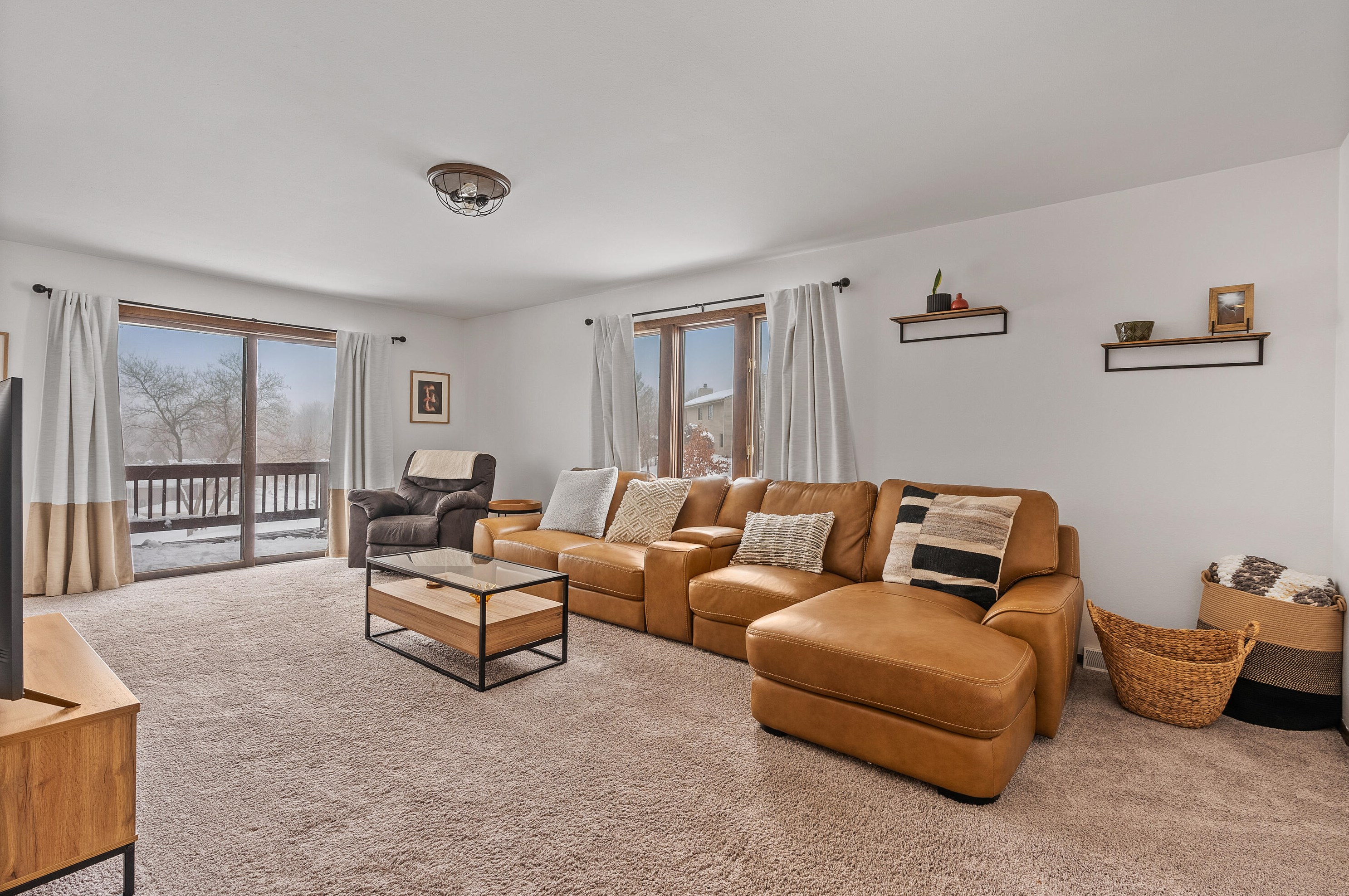 738 Tamarack Dr, West Bend, WI 53095-3624
