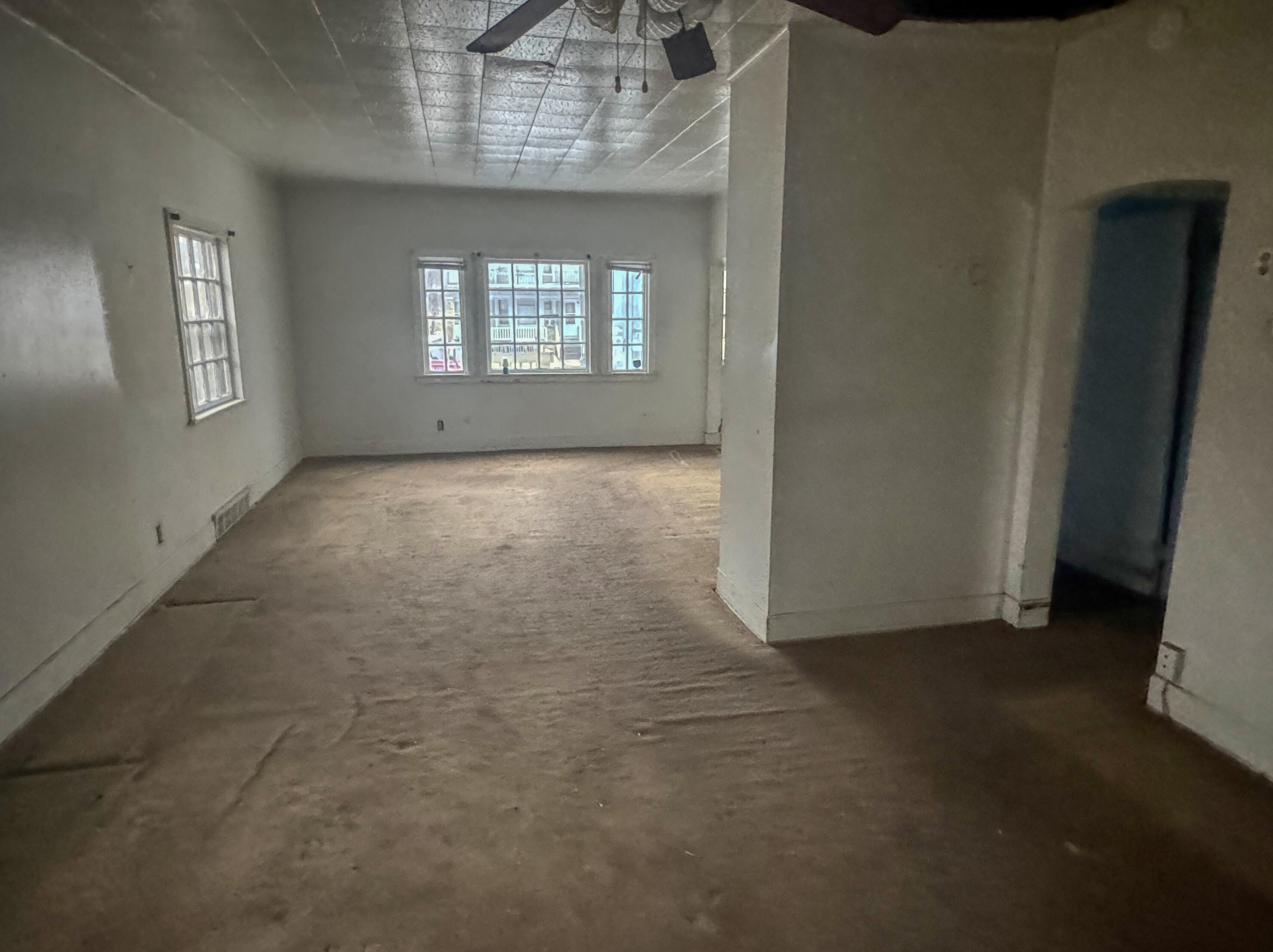 3426 1st St, Milwaukee, WI 53207-3232