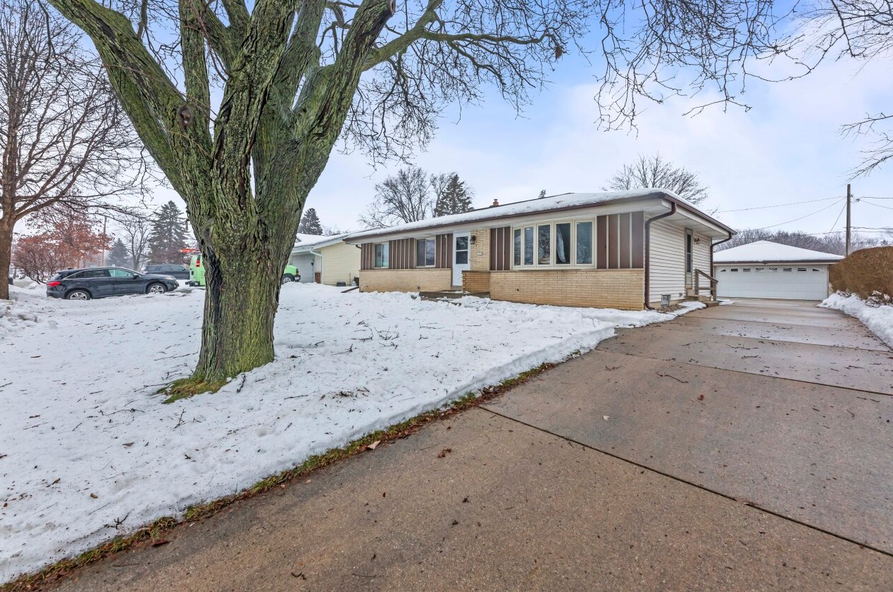 4440 50th St, Milwaukee, WI 53220-3627