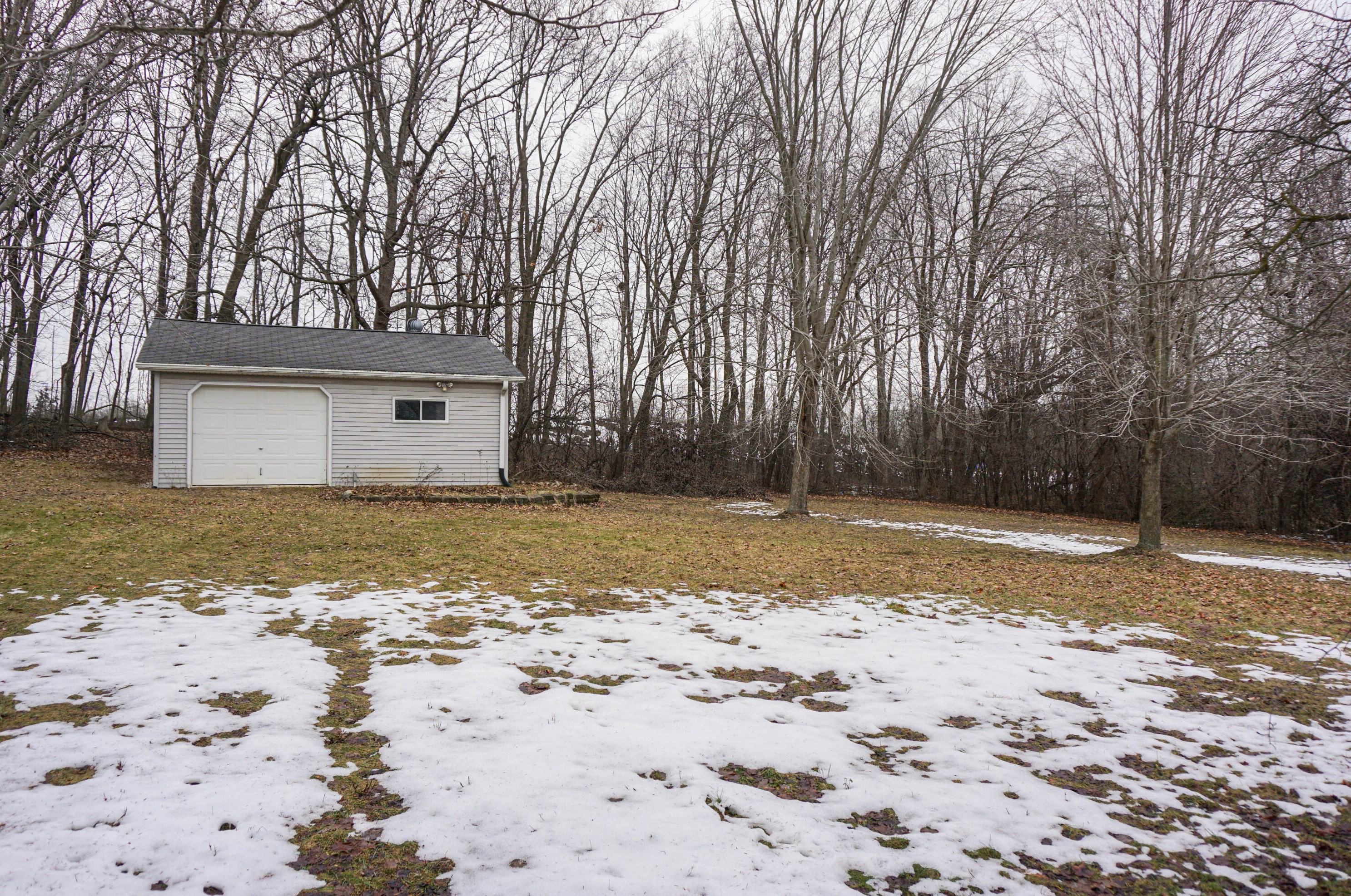 2200 W Grays Ln, Oak Creek, WI 53154