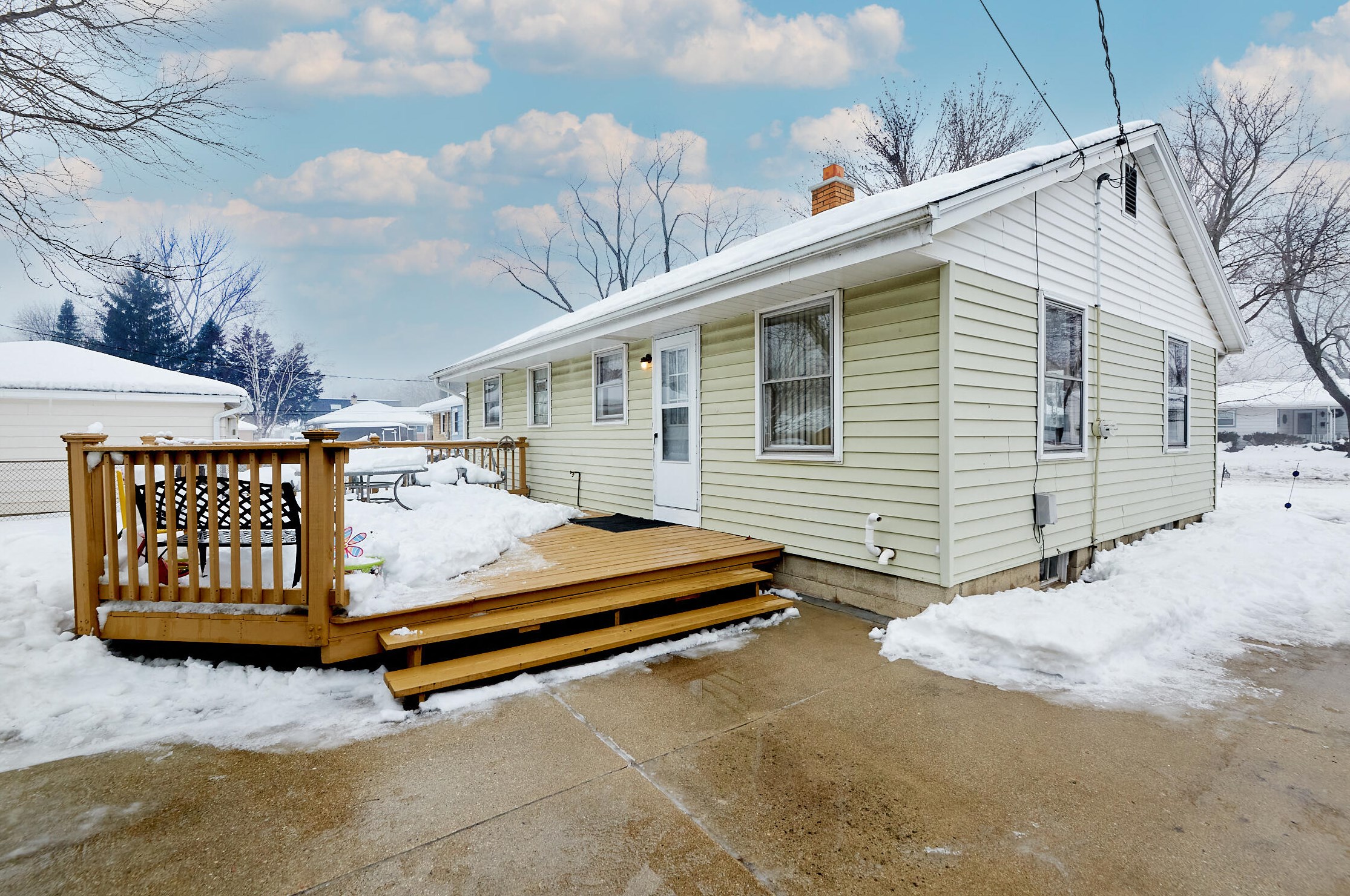 10405 Custer Ave, Milwaukee, WI 53225-3217