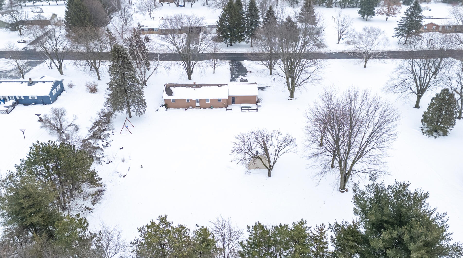 6185 Linden Dr, West Bend WI  53095-9168 exterior