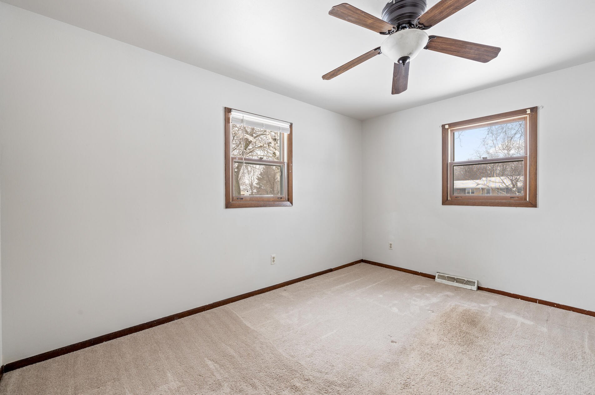 6185 Linden Dr, West Bend WI  53095-9168 exterior