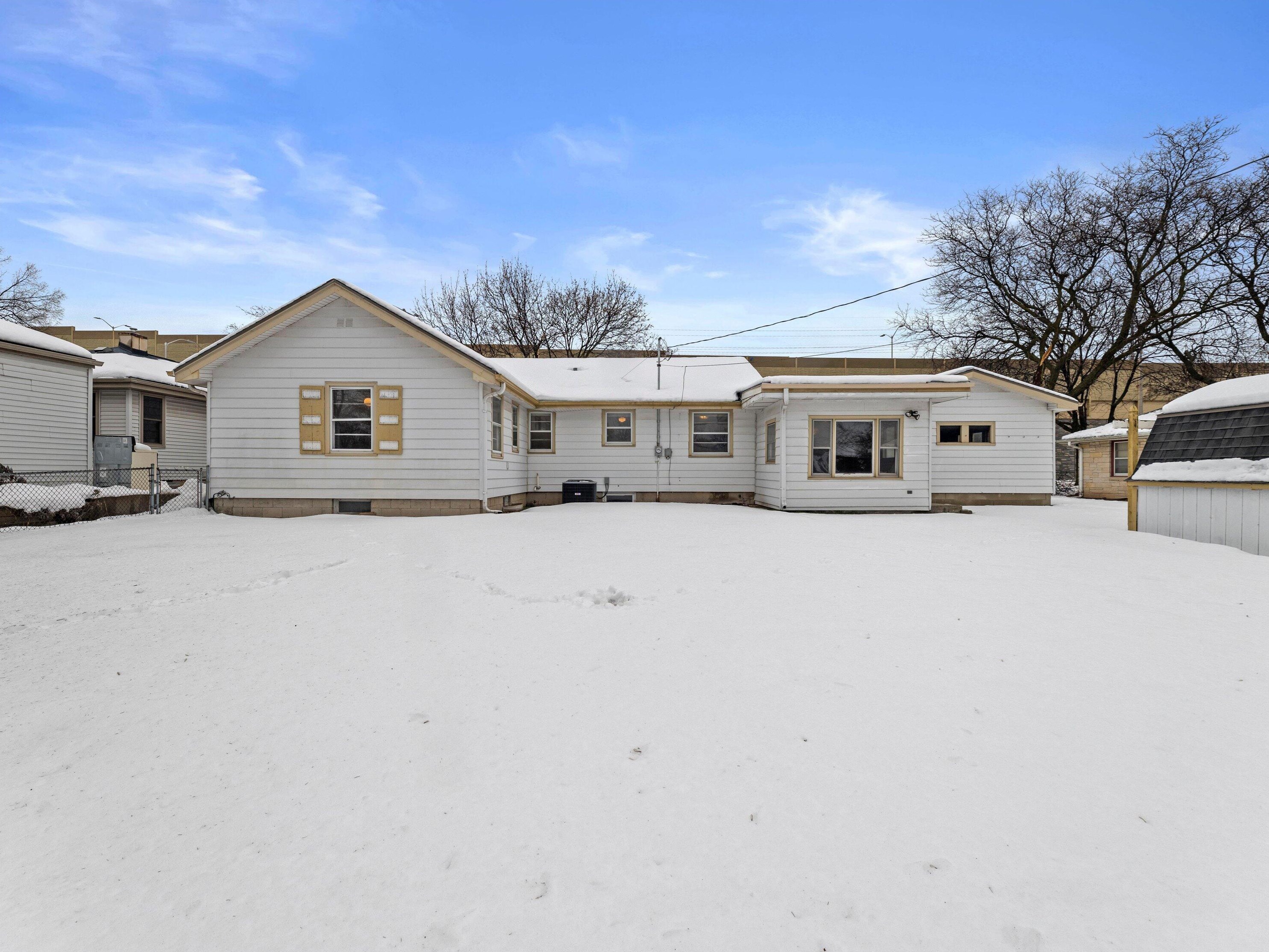 821 100, Milwaukee WI 53222-1314 exterior