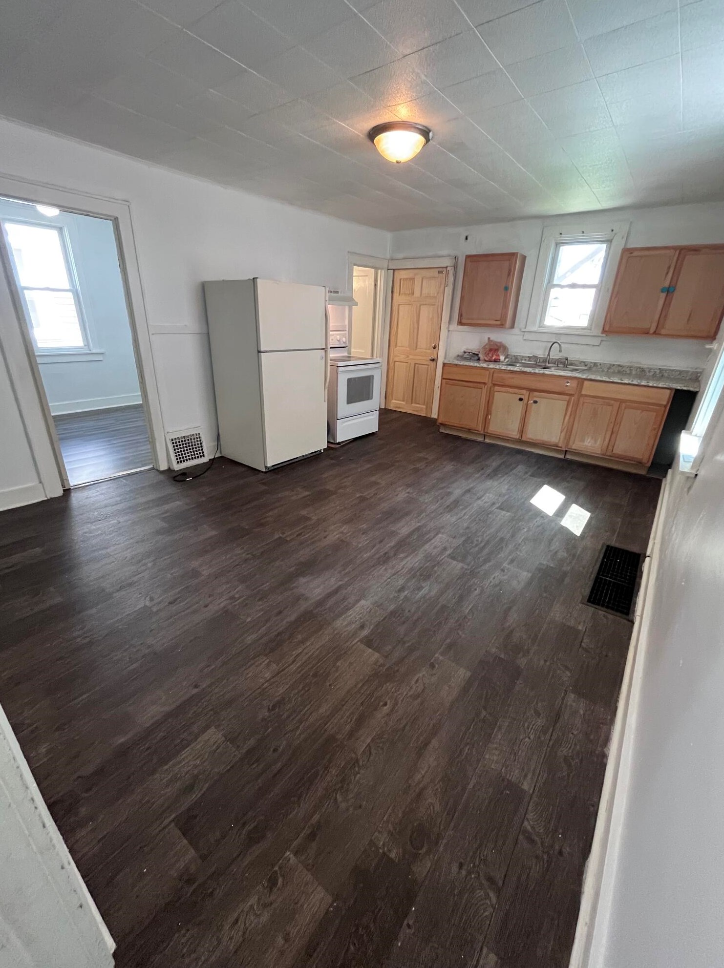 2558 12th St, Milwaukee, WI 53215-3343