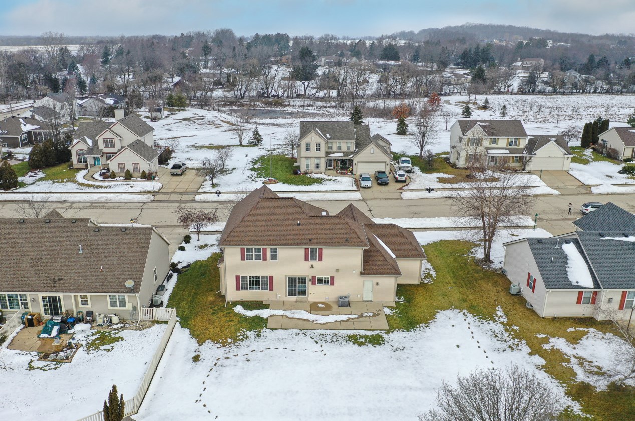 722 Cottonwood Ln, Waterford, WI 53185