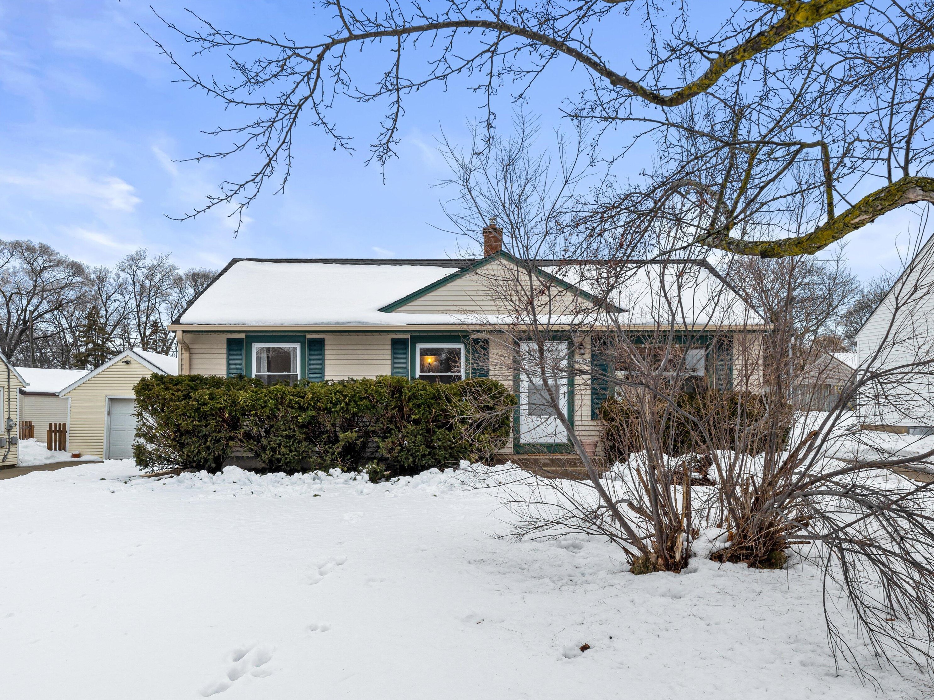 10926 Hope Ave, Milwaukee, WI 53222-1123