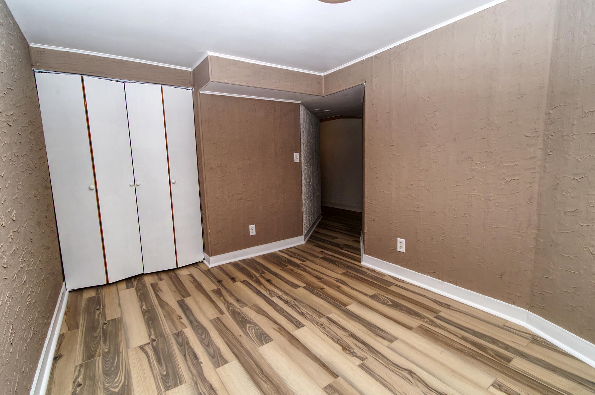 821 Beverly Ln, West Bend WI  53090-2324 exterior