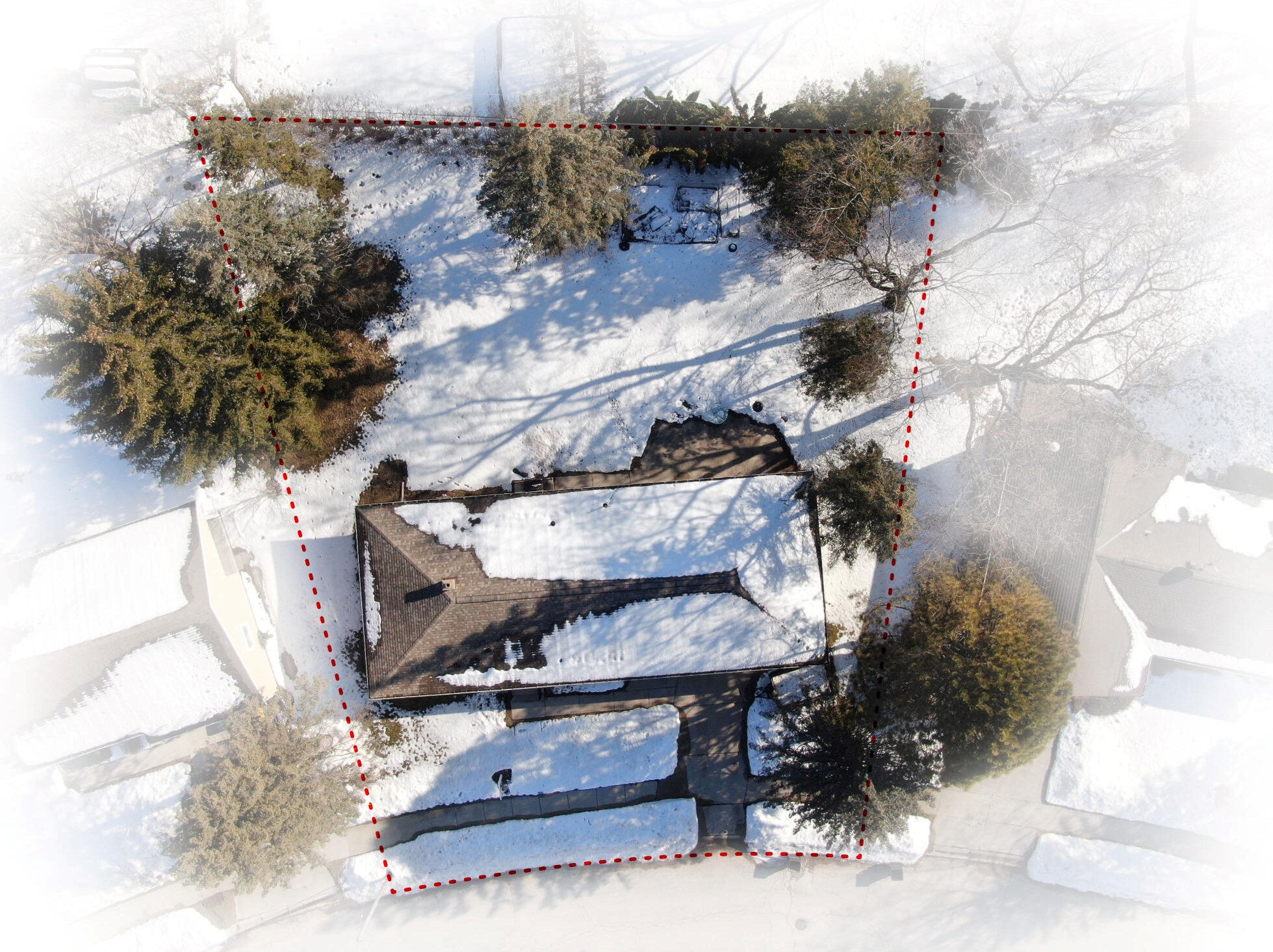 821 Beverly Ln, West Bend WI  53090-2324 exterior