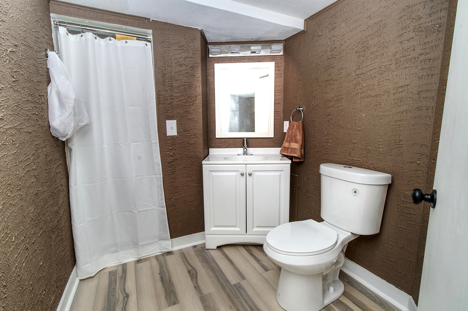 821 Beverly Ln, West Bend WI  53090-2324 exterior