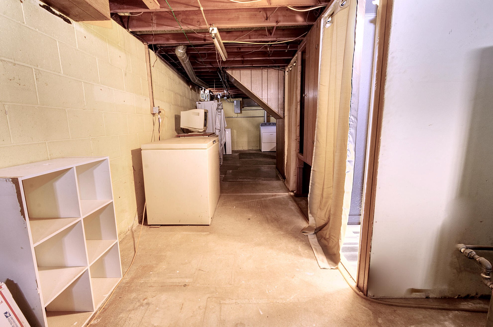 821 Beverly Ln, West Bend WI  53090-2324 exterior