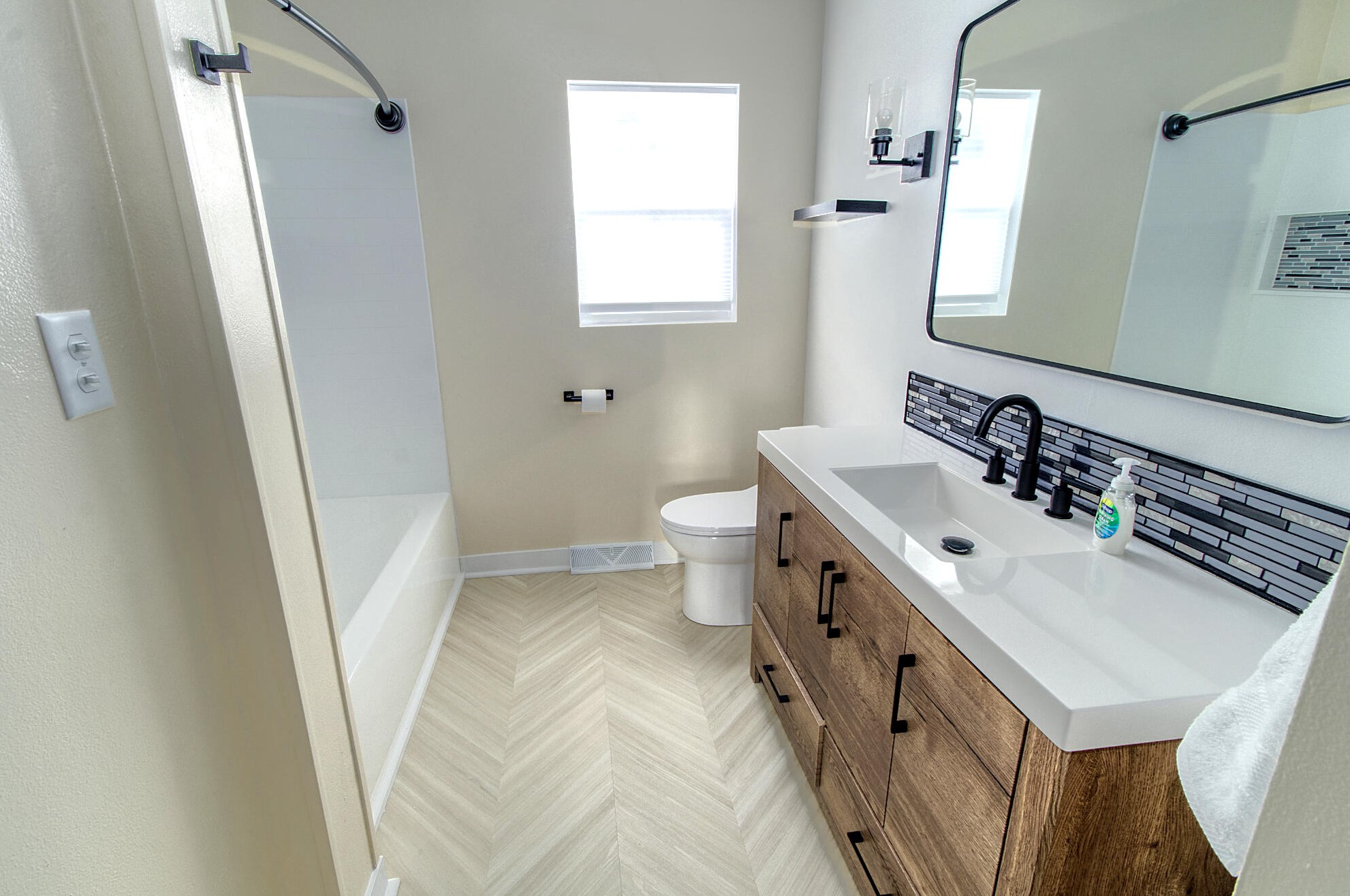 821 Beverly Ln, West Bend WI  53090-2324 exterior