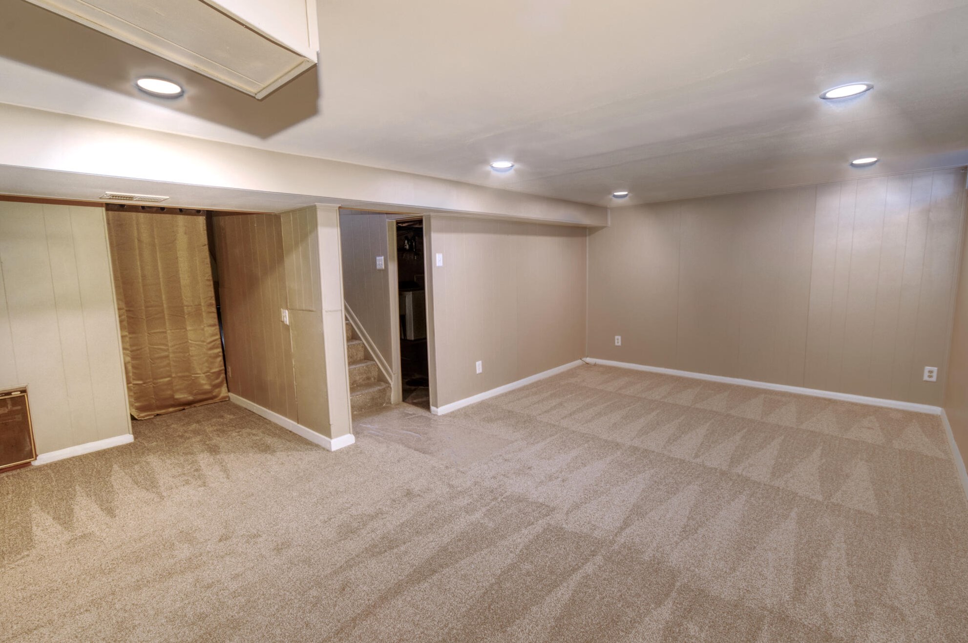 821 Beverly Ln, West Bend WI  53090-2324 exterior