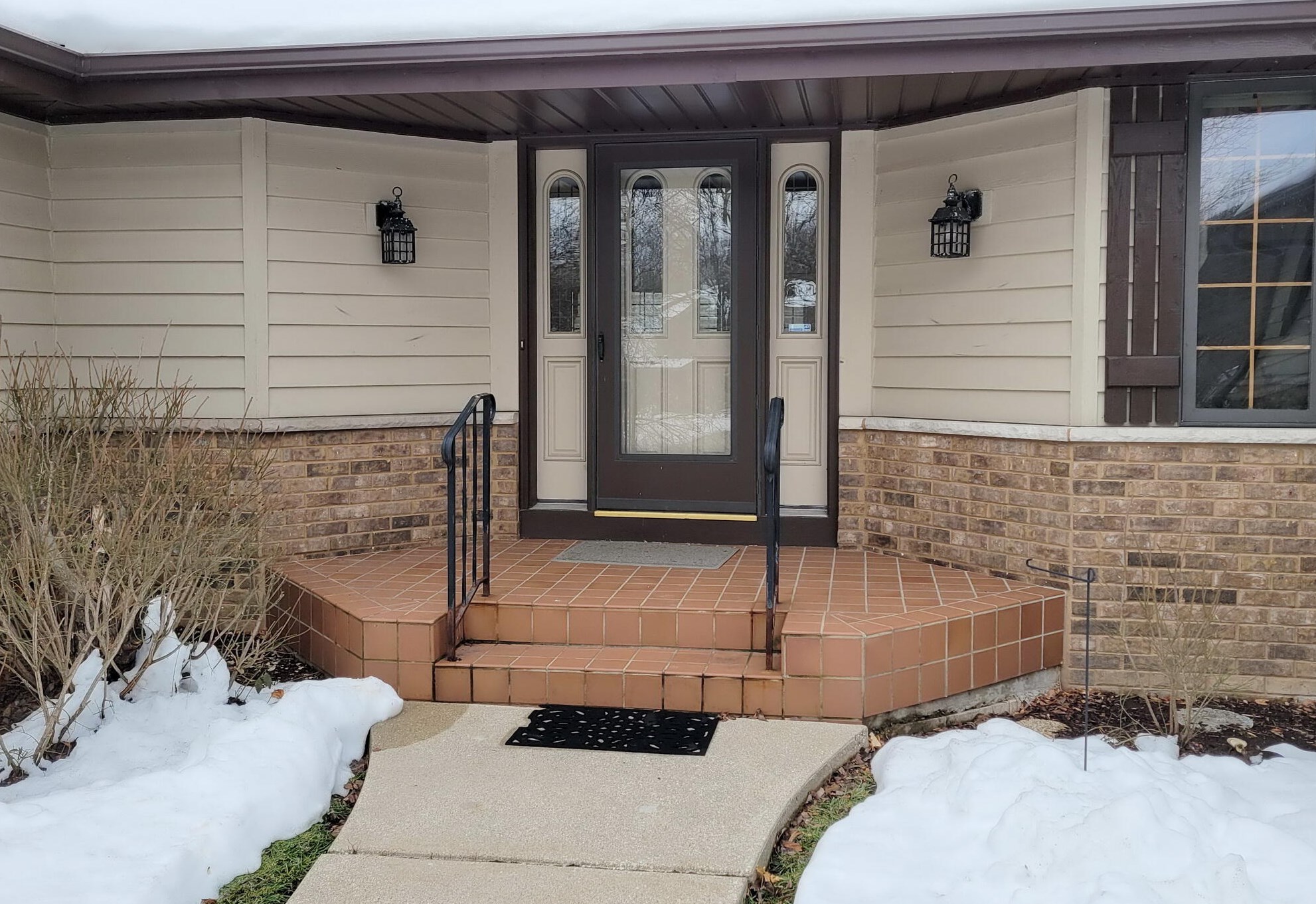 270 Rustic Ln, Chenequa, WI 53029-2288