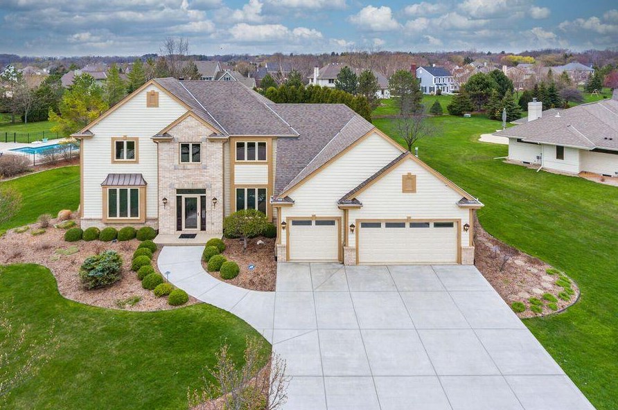 13320 Eagle Trce, Waukesha, WI 53151-8097