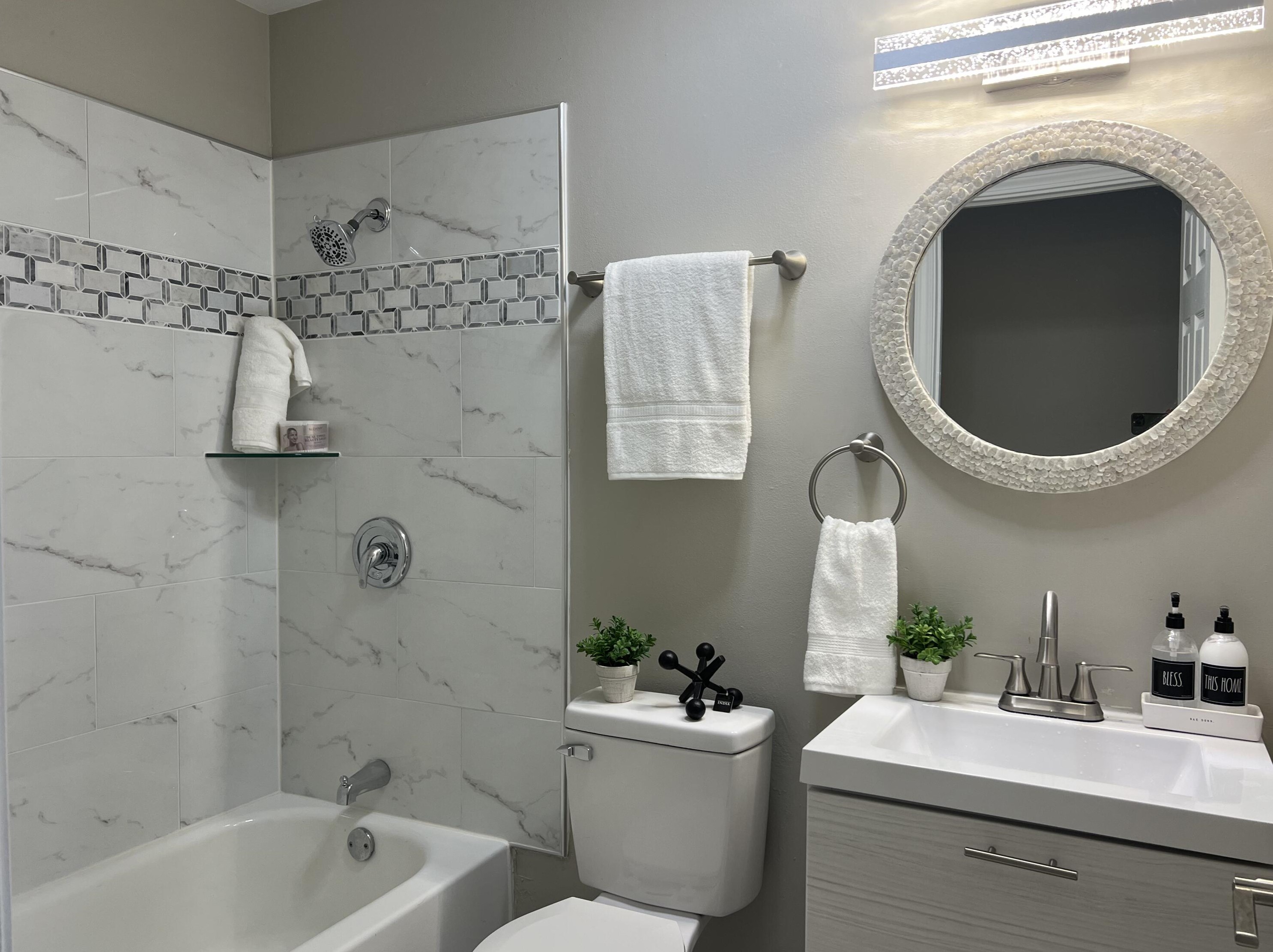 6335 102nd St, Milwaukee WI  53225-1517 exterior