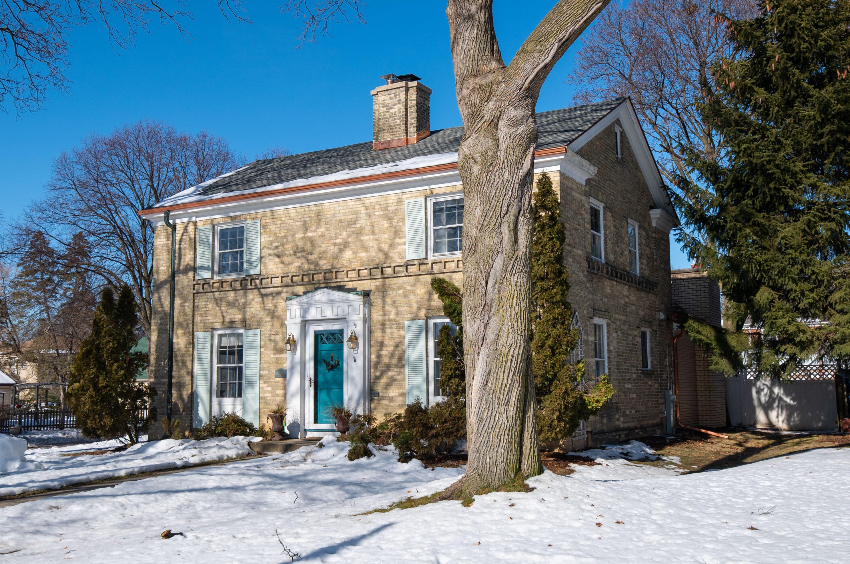 8028 Jackson Park Blvd, Milwaukee, WI 53213-1655
