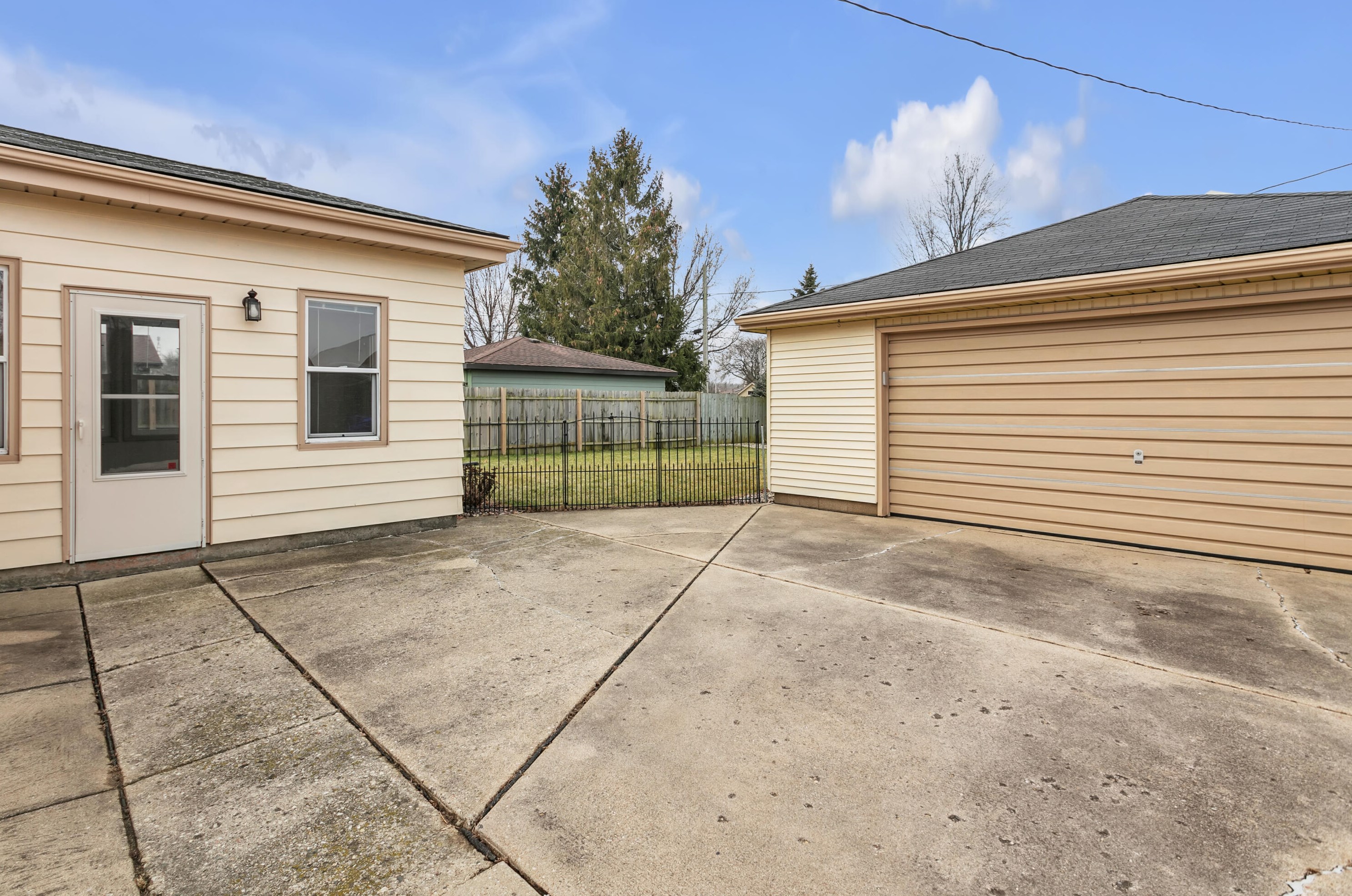 8614 36th Ave, Kenosha WI  53142-2540 exterior