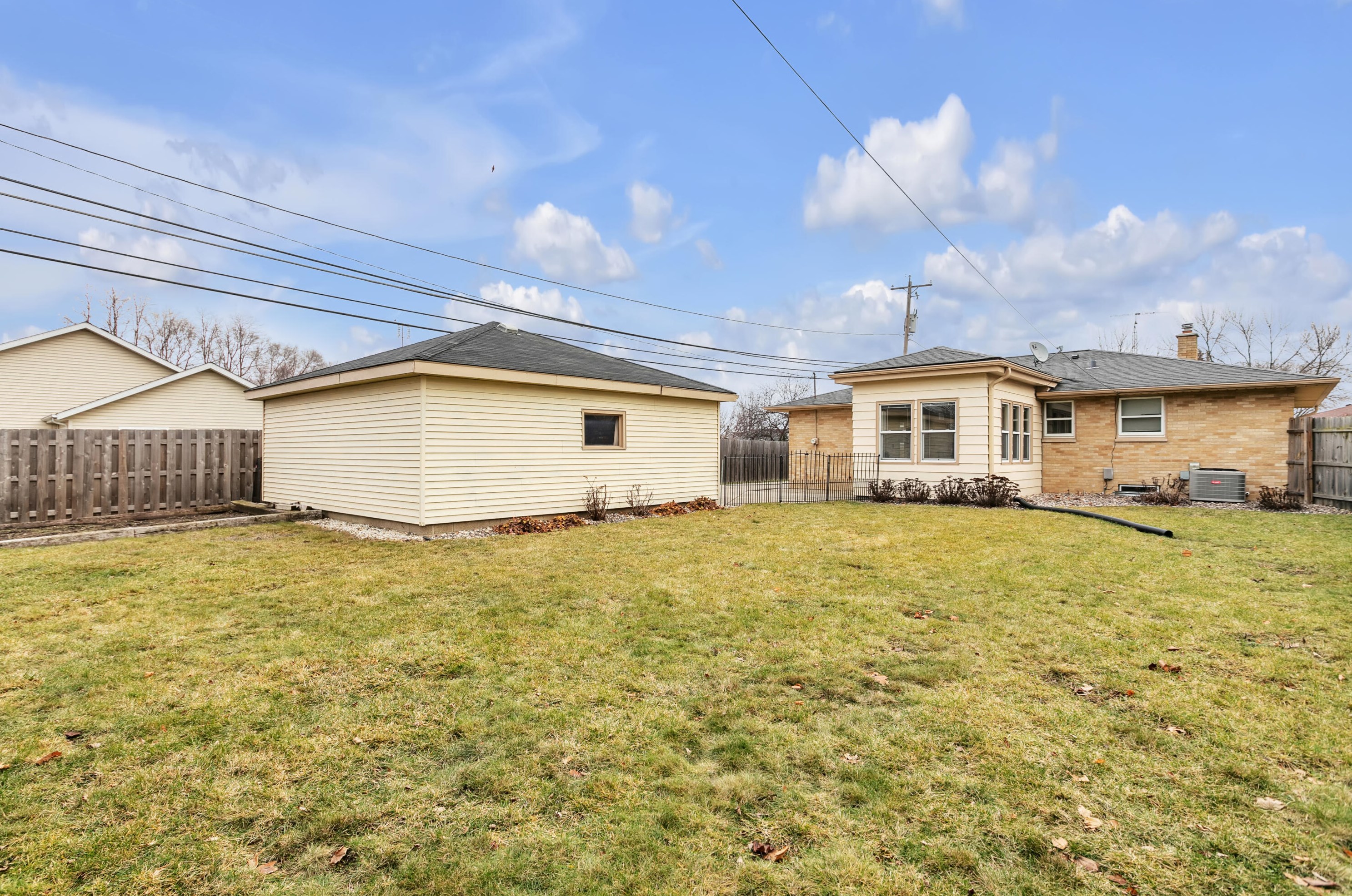 8614 36th Ave, Kenosha WI  53142-2540 exterior