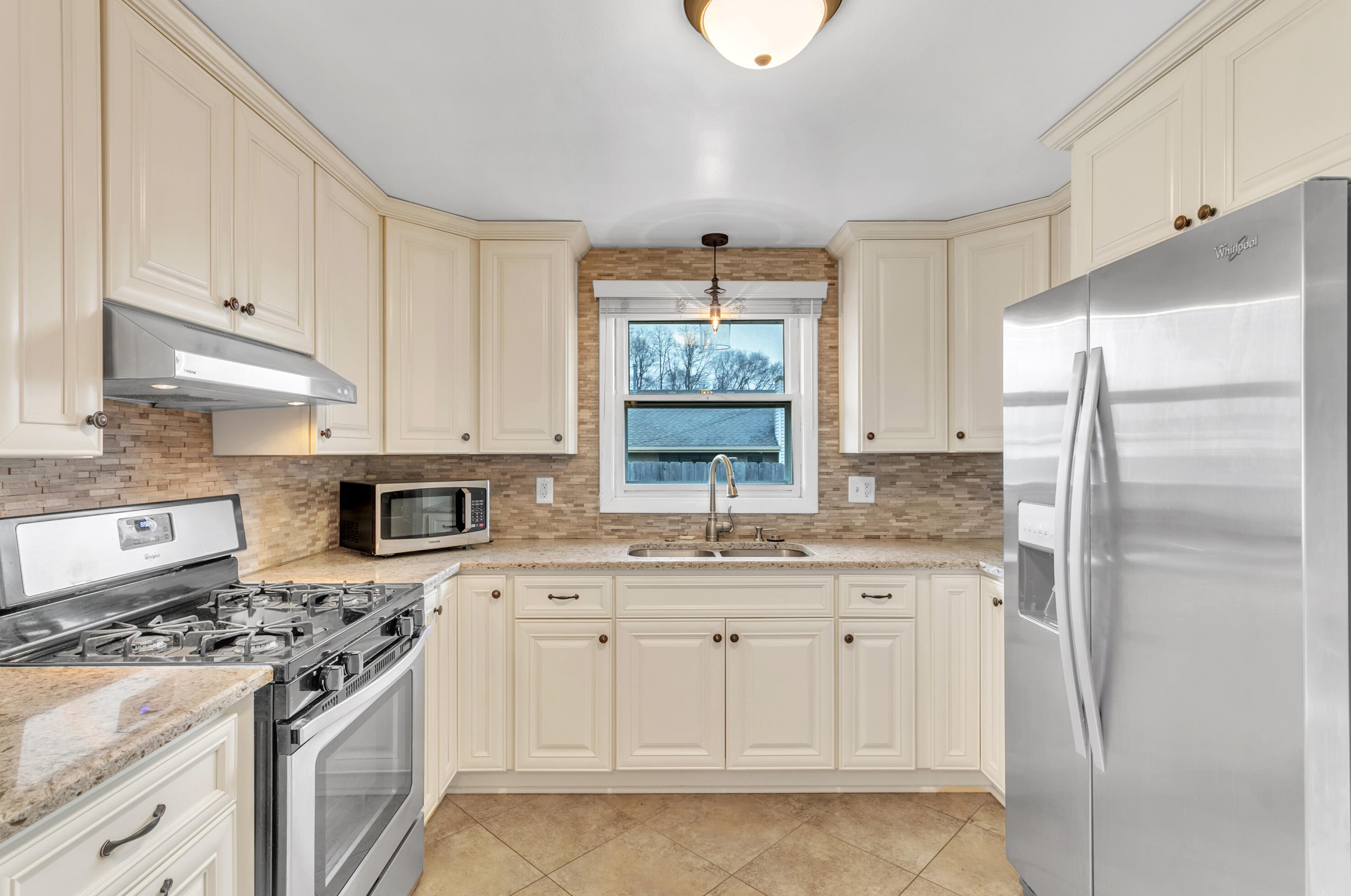 8614 36th Ave, Kenosha, WI 53142